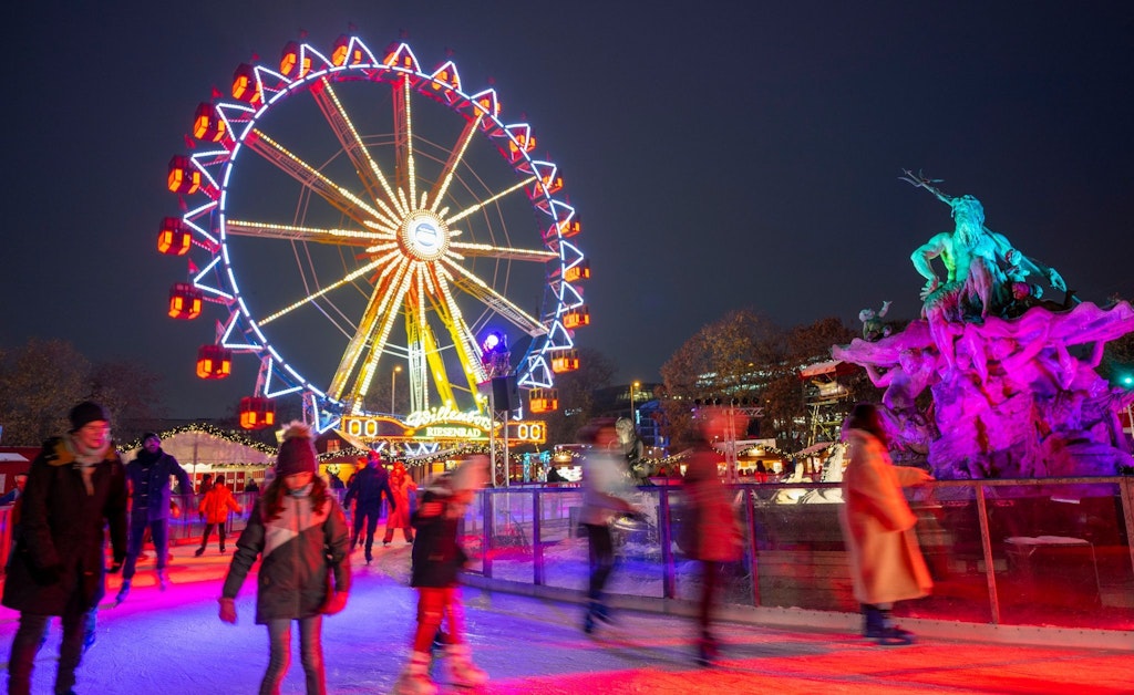 Glühwein und Punsch HIER der erste Weihnachtsmarkt in Berlin