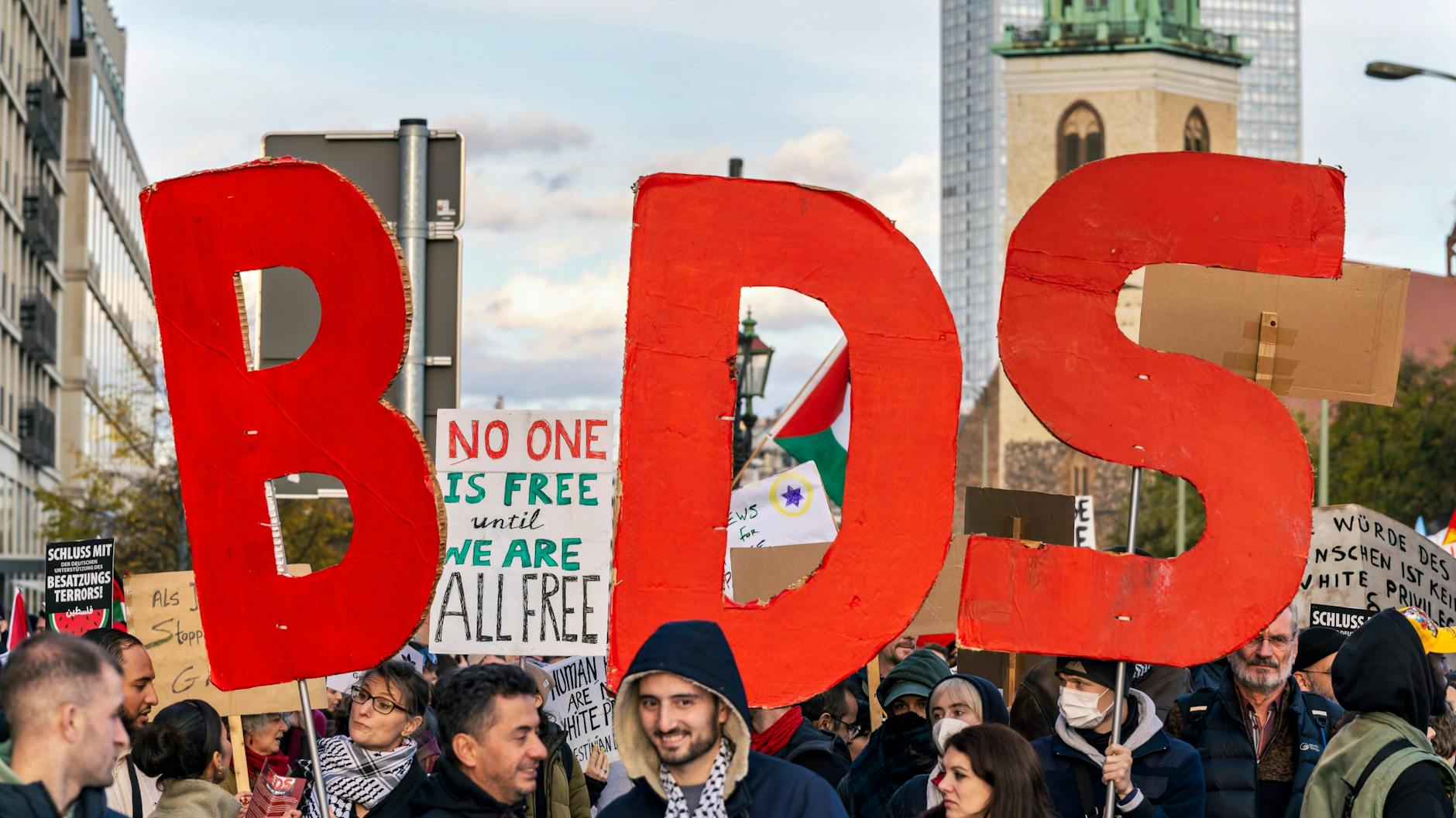 Die antisemitische BDS-Bewegung spricht dem Staat Israel das Existenzrecht ab.
