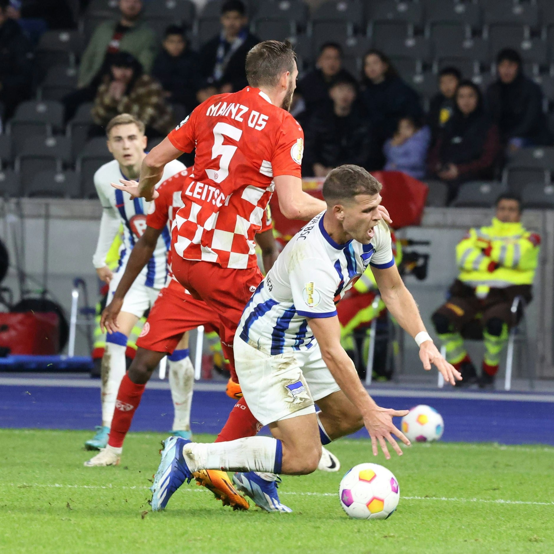 Beim 3:0 im Pokal gegen Mainz wurde Herthas Florian Niederlechner vom Mainzer Leitsch gefoult, es gab den Elfer zum 1:0.