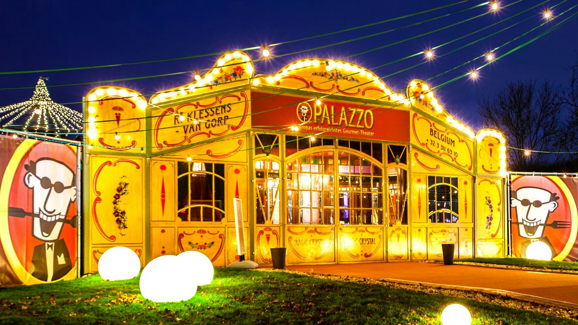 Der Palazzo-Spiegelpalast steht direkt neben dem Bahnhof Zoo in Berlin.