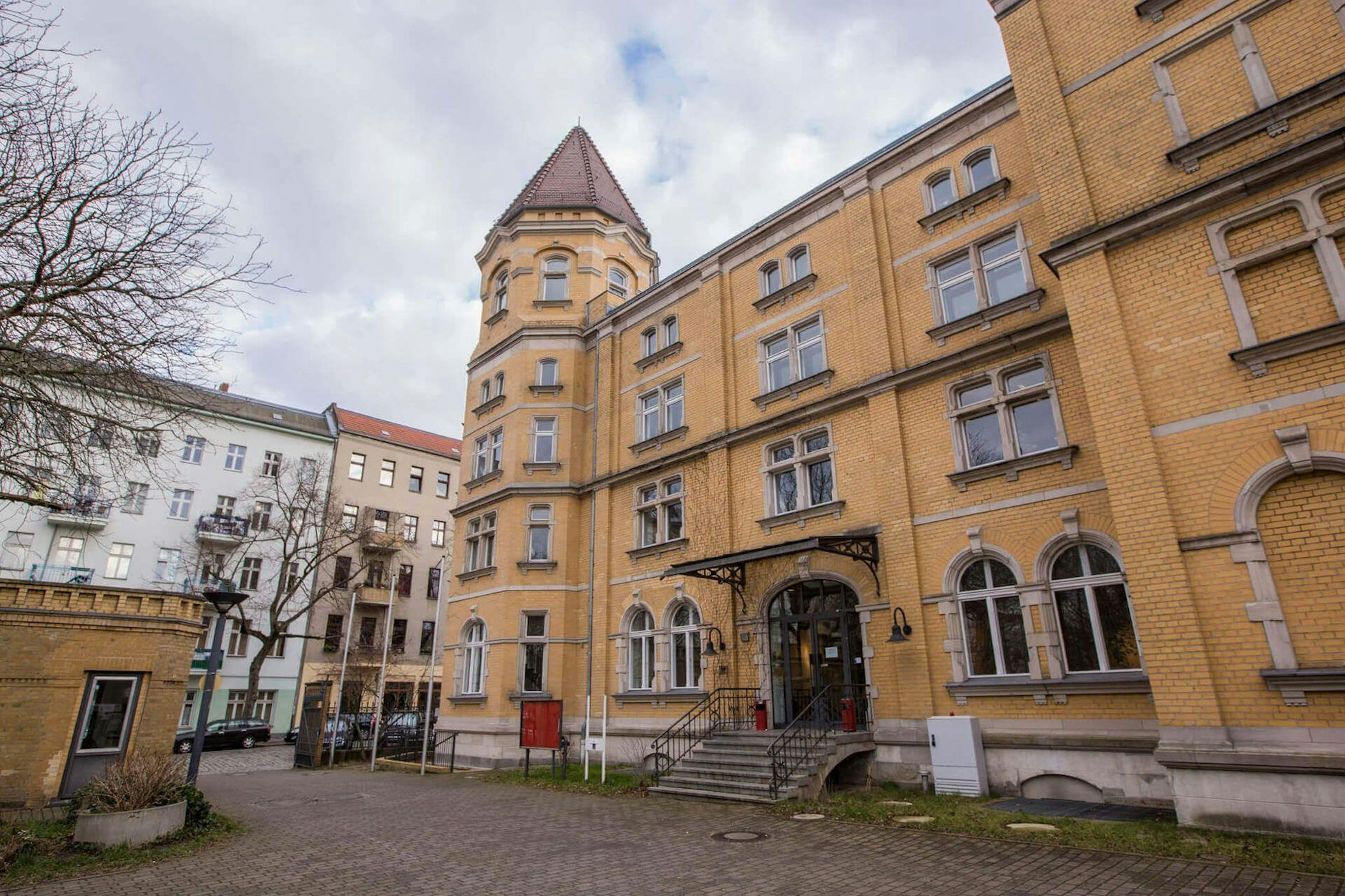 Das Kulturzentrum Oyoun in der Lucy-Lameck-Straße in Berlin-Neukölln