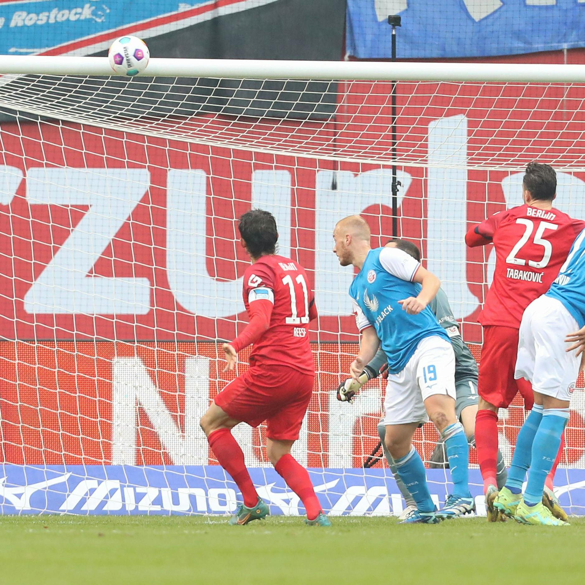 Fabian Reese köpfte in der 61. Minute nur an die Latte.