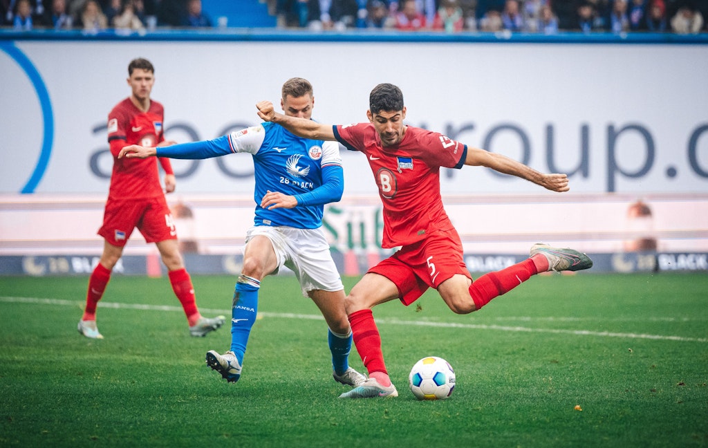 Hertha BSC verzweifelt bei Hansa Rostock am Pfosten, an der Latte und am Gegner