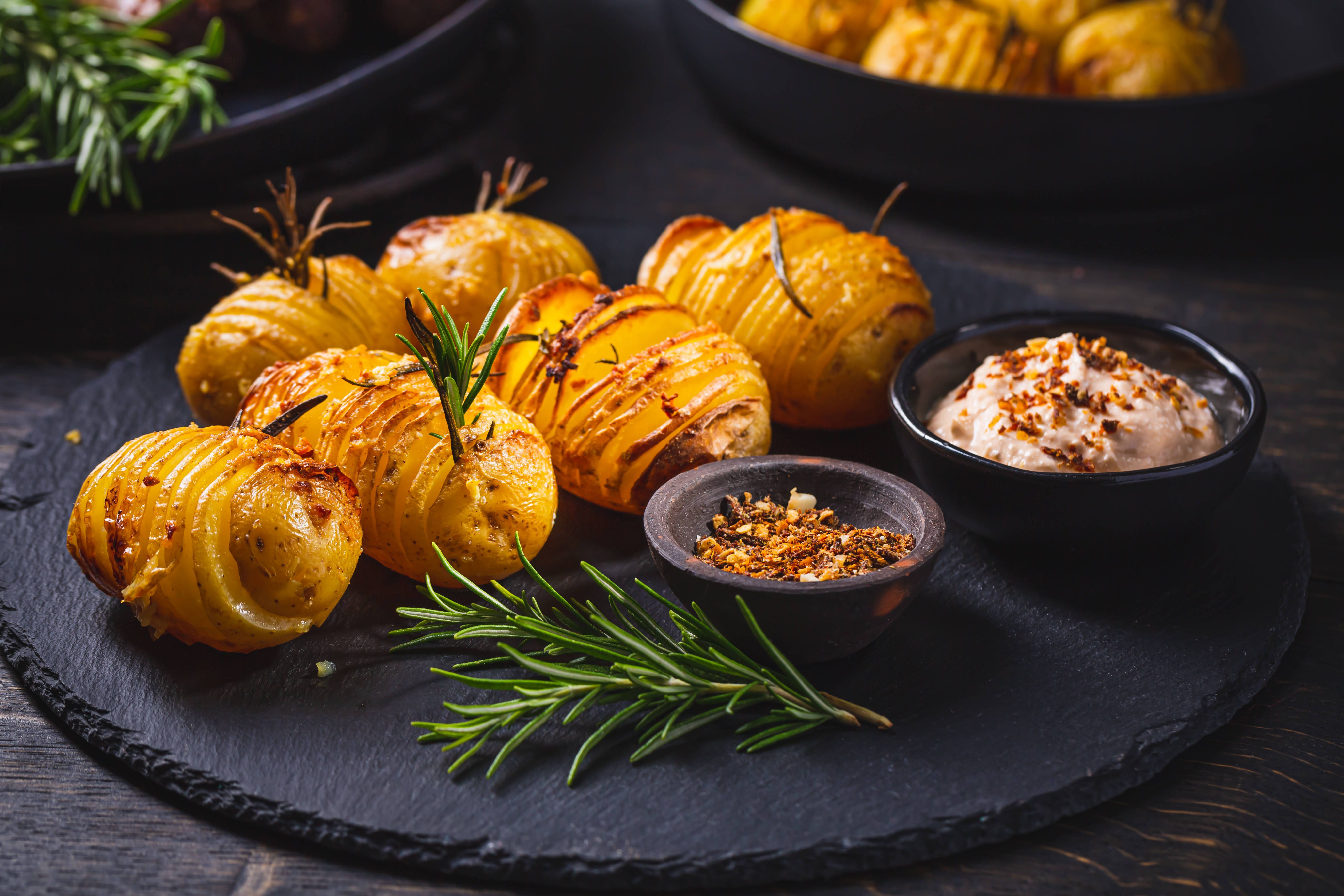 Rezept für Hasselback-Kartoffeln: Diese Ofenkartoffel ist die beste!