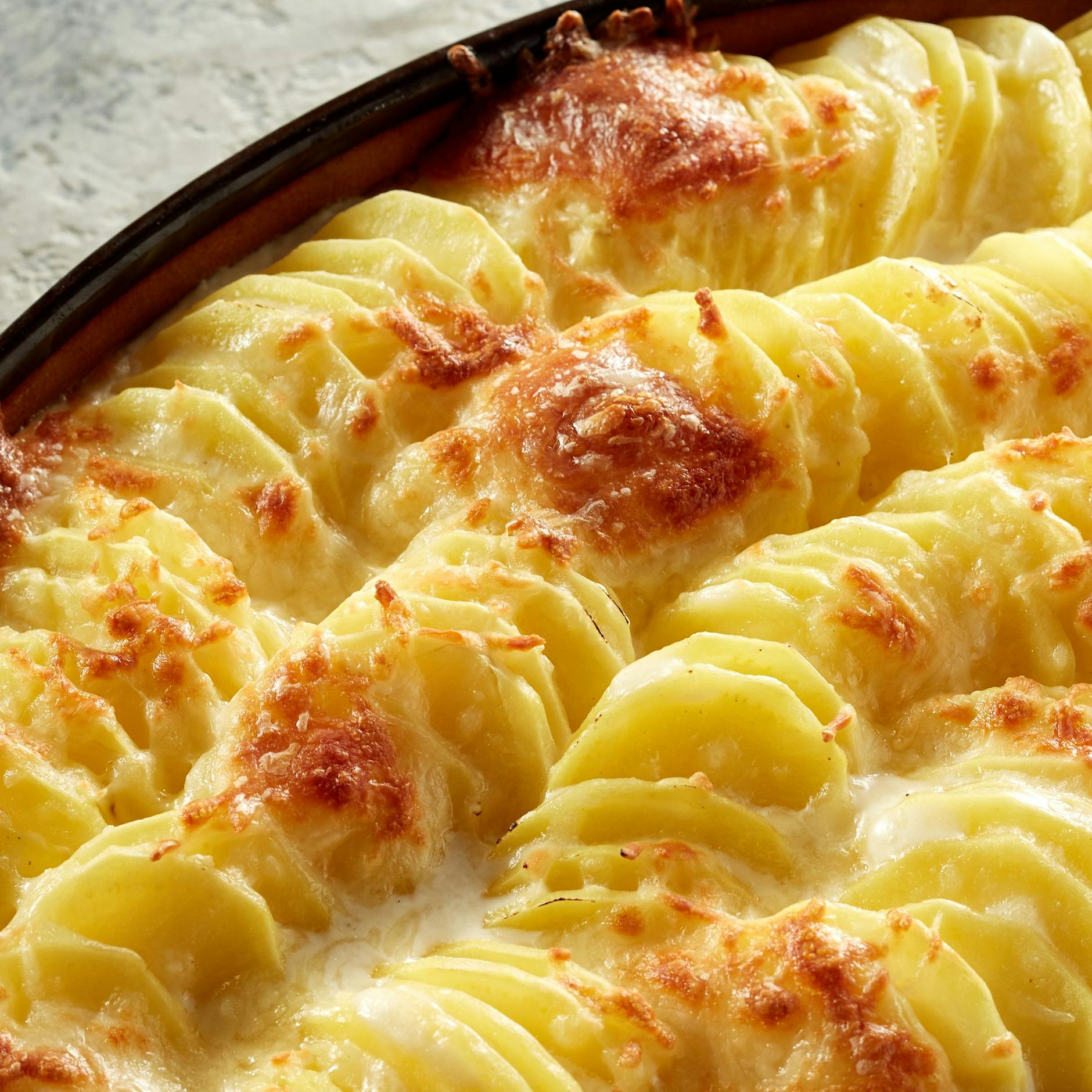 Rezept für Kartoffelgratin: Sahnekartoffeln mit Käse aus FÜNF Zutaten