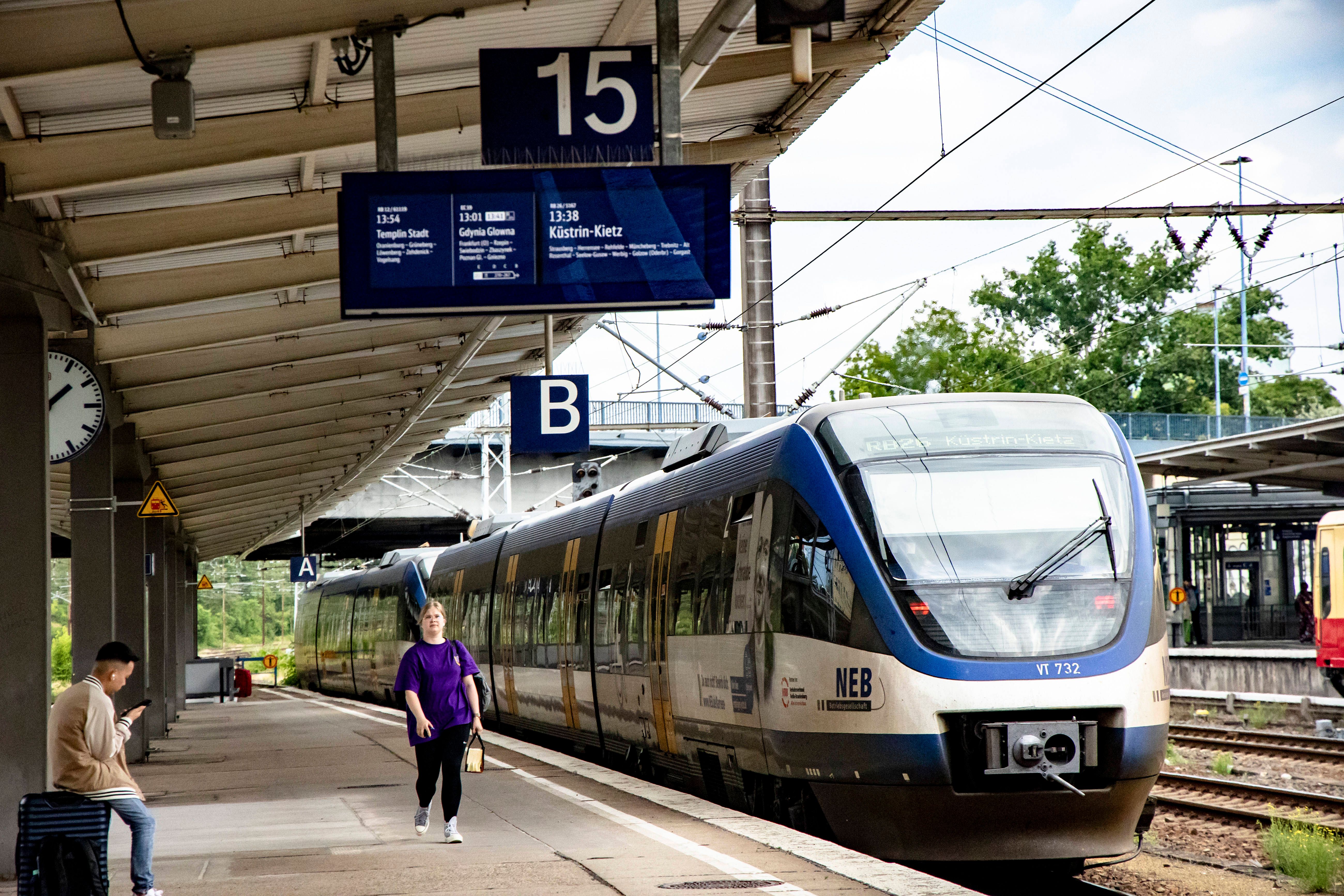 Weihnachtszug: Diese Schöne Alte S-Bahn Fährt Bald Durch Berlin – Reise ...