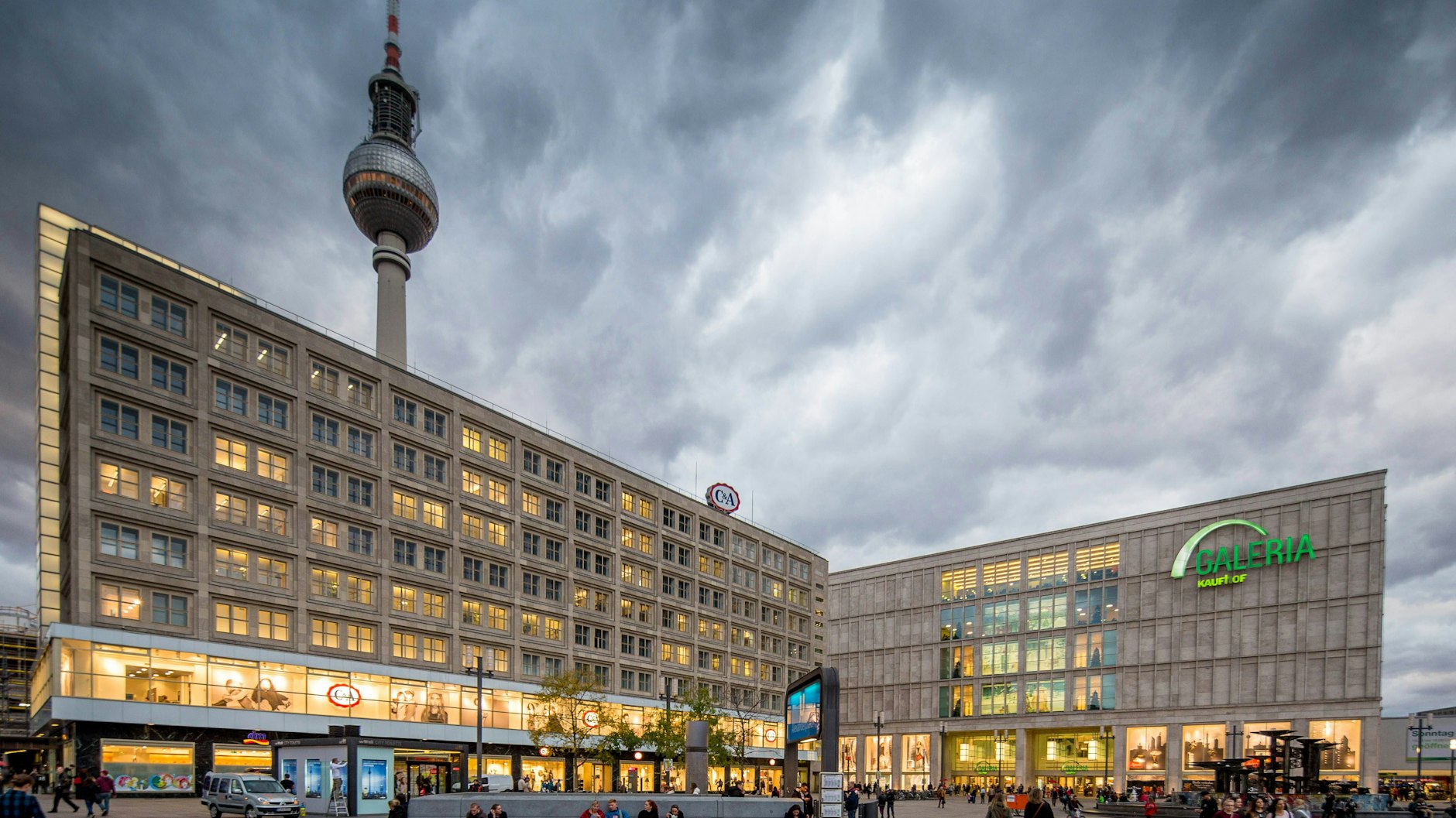 So sieht das Galeria Kaufhaus noch ohne den Turm aus.