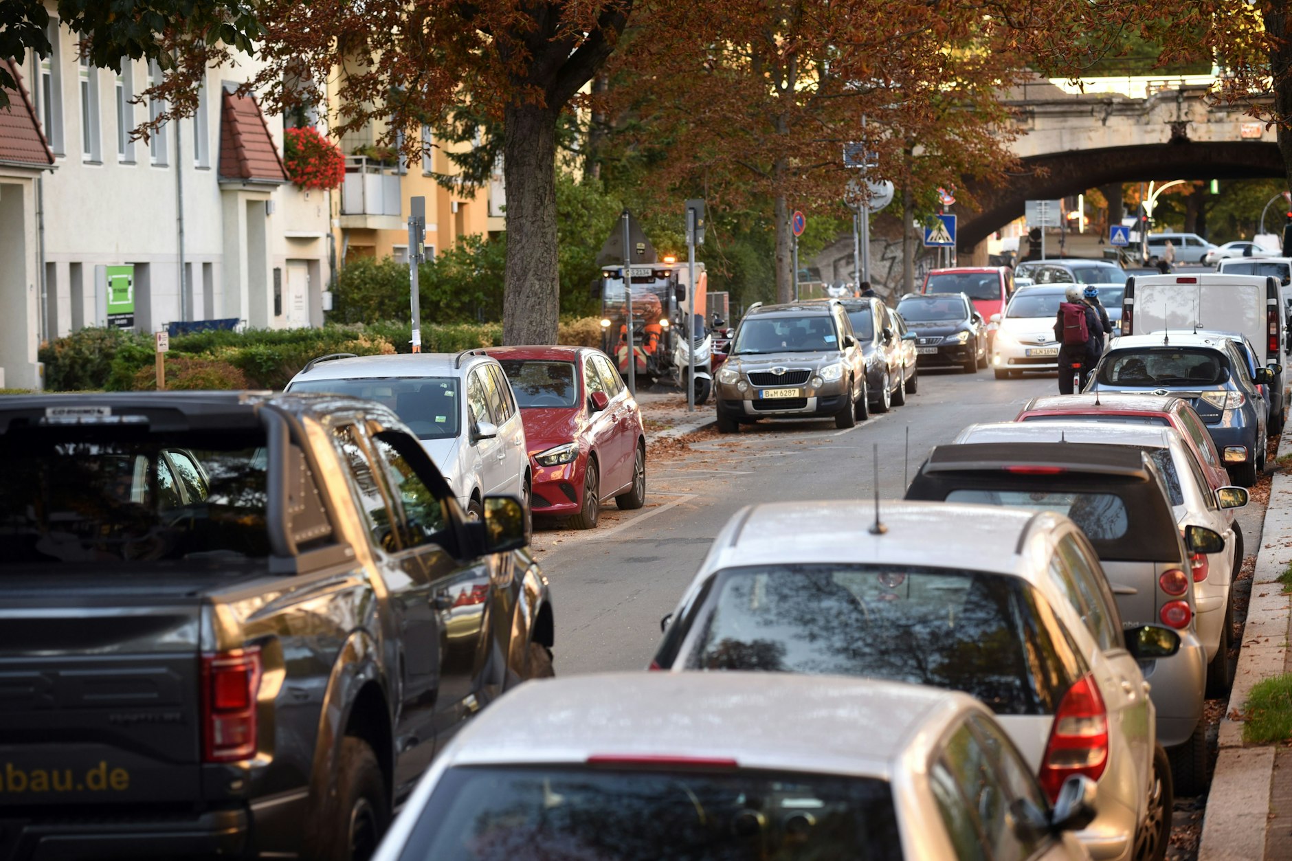 Wo gibt es wie viele Parkplätze? Online kann man sich jetzt für jede Straße in der Berliner Innenstadt schlaumachen.