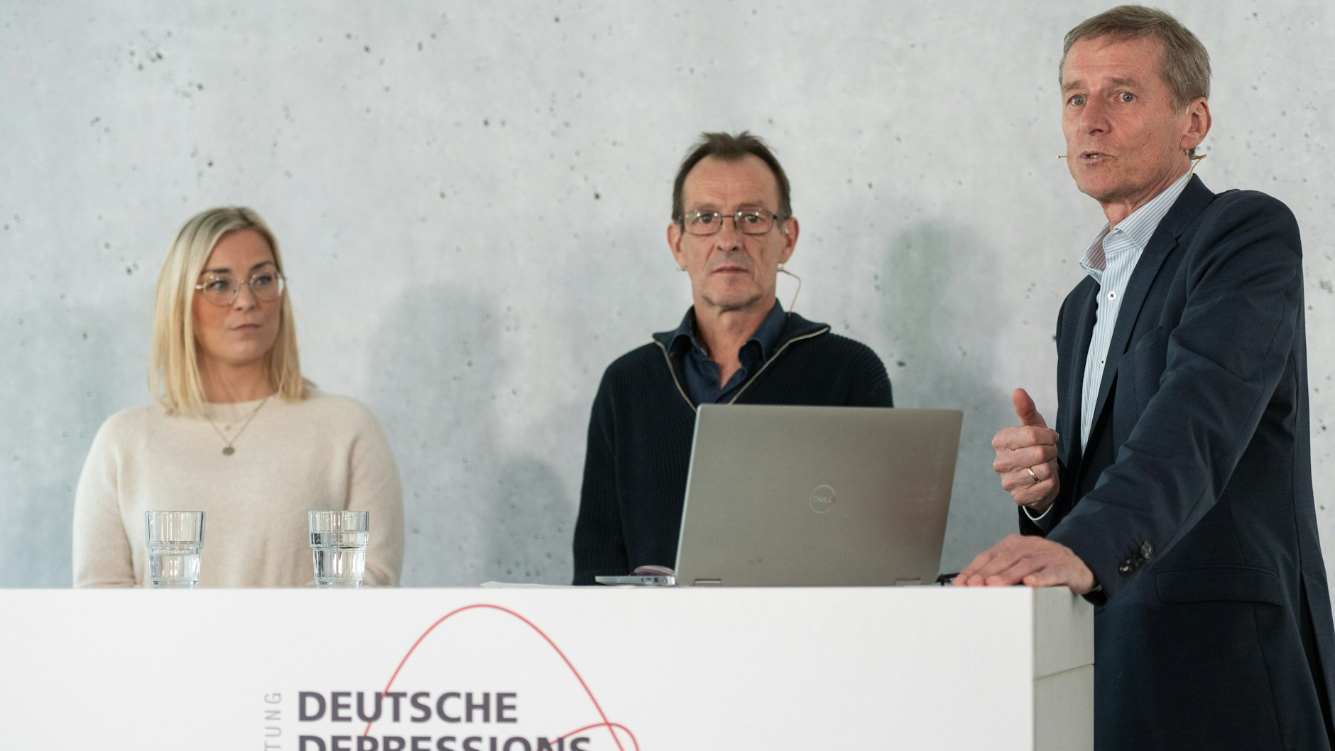 Ulrich Hegerl, Vorsitzender der Stiftung Deutsche Depressionshilfe und Suizidprävention:&nbsp;Den allermeisten Betroffenen könne man helfen, auch wenn es oft Geduld brauche, sagte Hegerl.&nbsp;Den Erkrankten, Laura (l) und Ronald geht es heute besser.&nbsp;