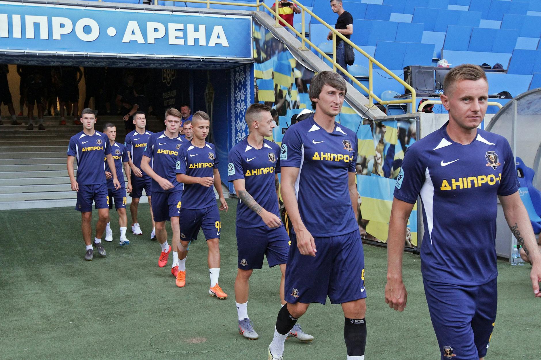 Das Team von Dnipro-1 in Friedenszeiten: Insgesamt fünf Stunden zog sich das Spiel von Dnipro-1 gegen das Team aus Oleksandriwka mitten im russischen Angriffskrieg hin.