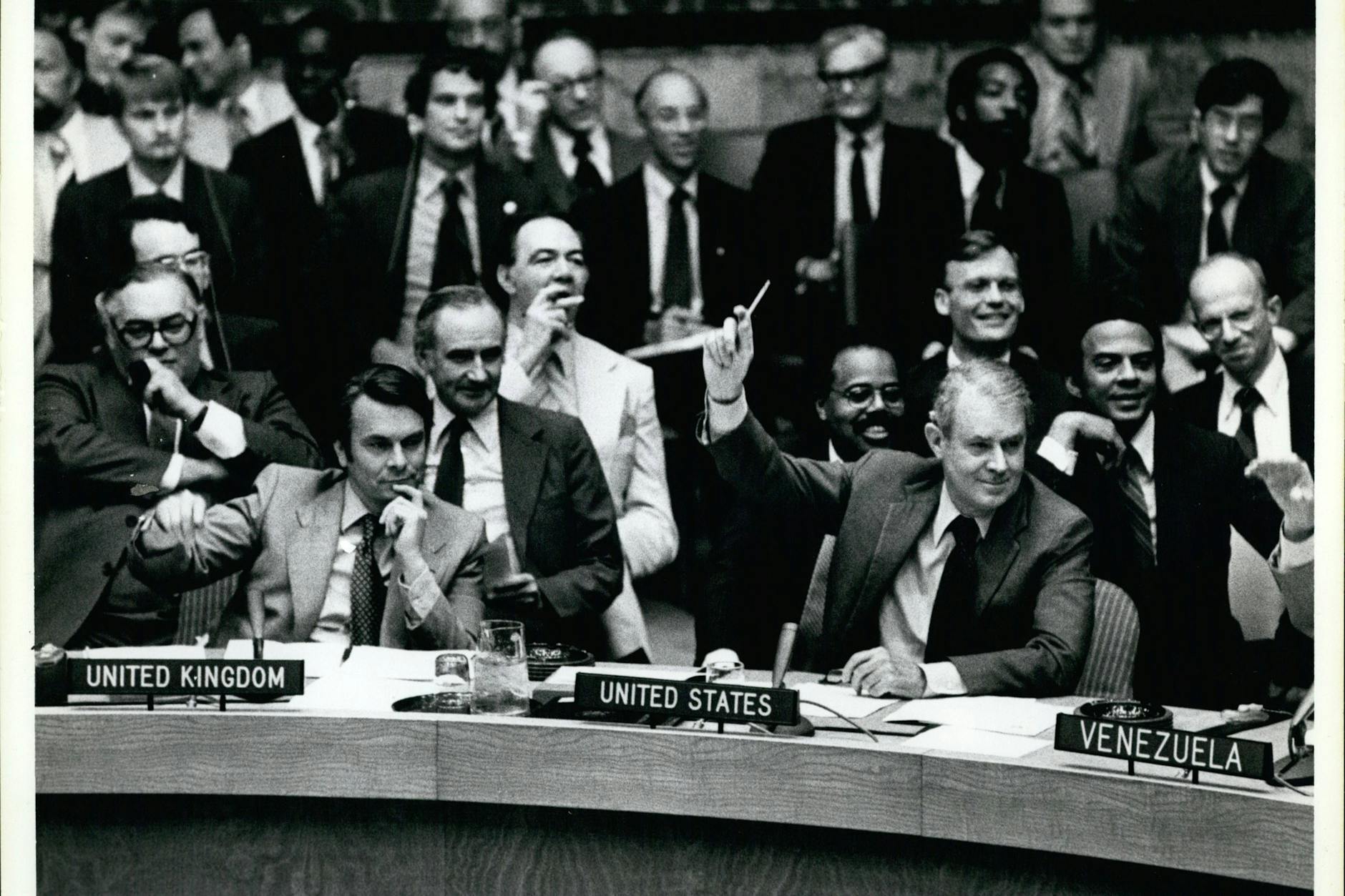 UN-Generalversammlung im Jahr 1978. Der US-Außenminister Cyrus R. Vance stimmt für die Namibia-Resolution. 