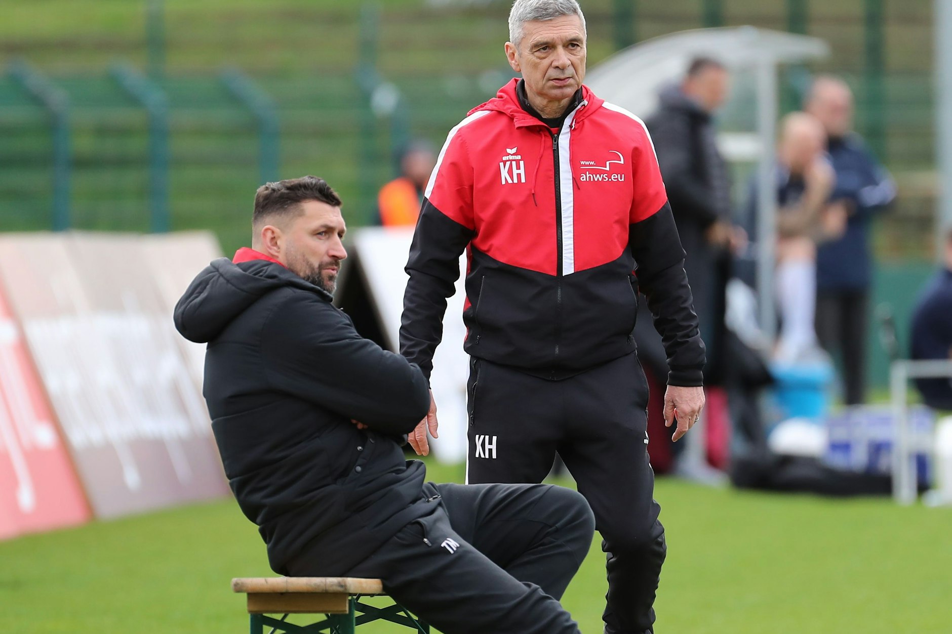 Torsten Mattuschka (l.) sitzt bei Altglienicke weiter fest im Sattel, beerbt Karsten Heine (r.) als Cheftrainer des Regionalligisten.