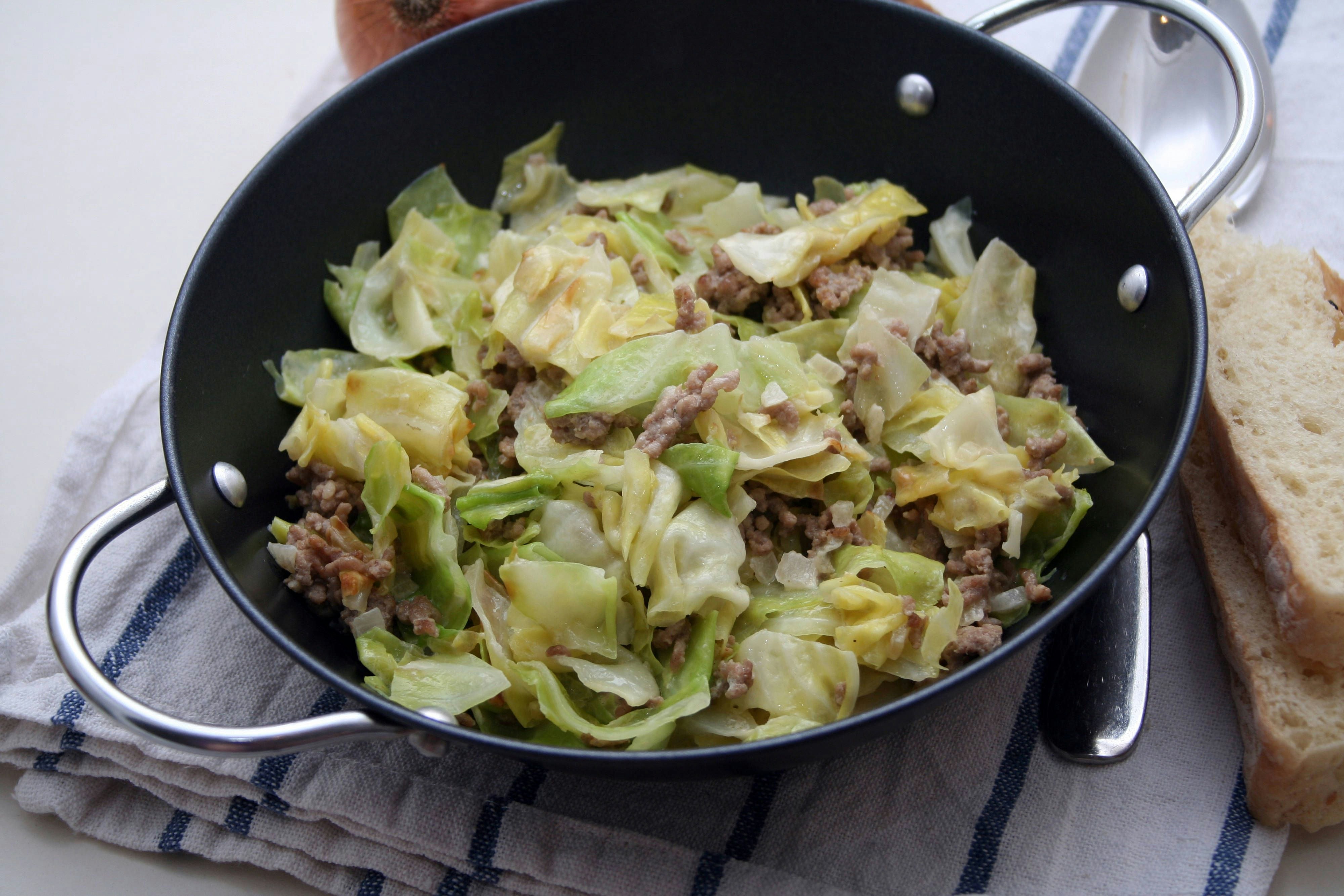 Geniales Rezept für Spitzkohl mit Hackfleisch: So einfach und lecker! Geniales Rezept für Spitzkohl mit Hackfleisch: So einfach und lecker!