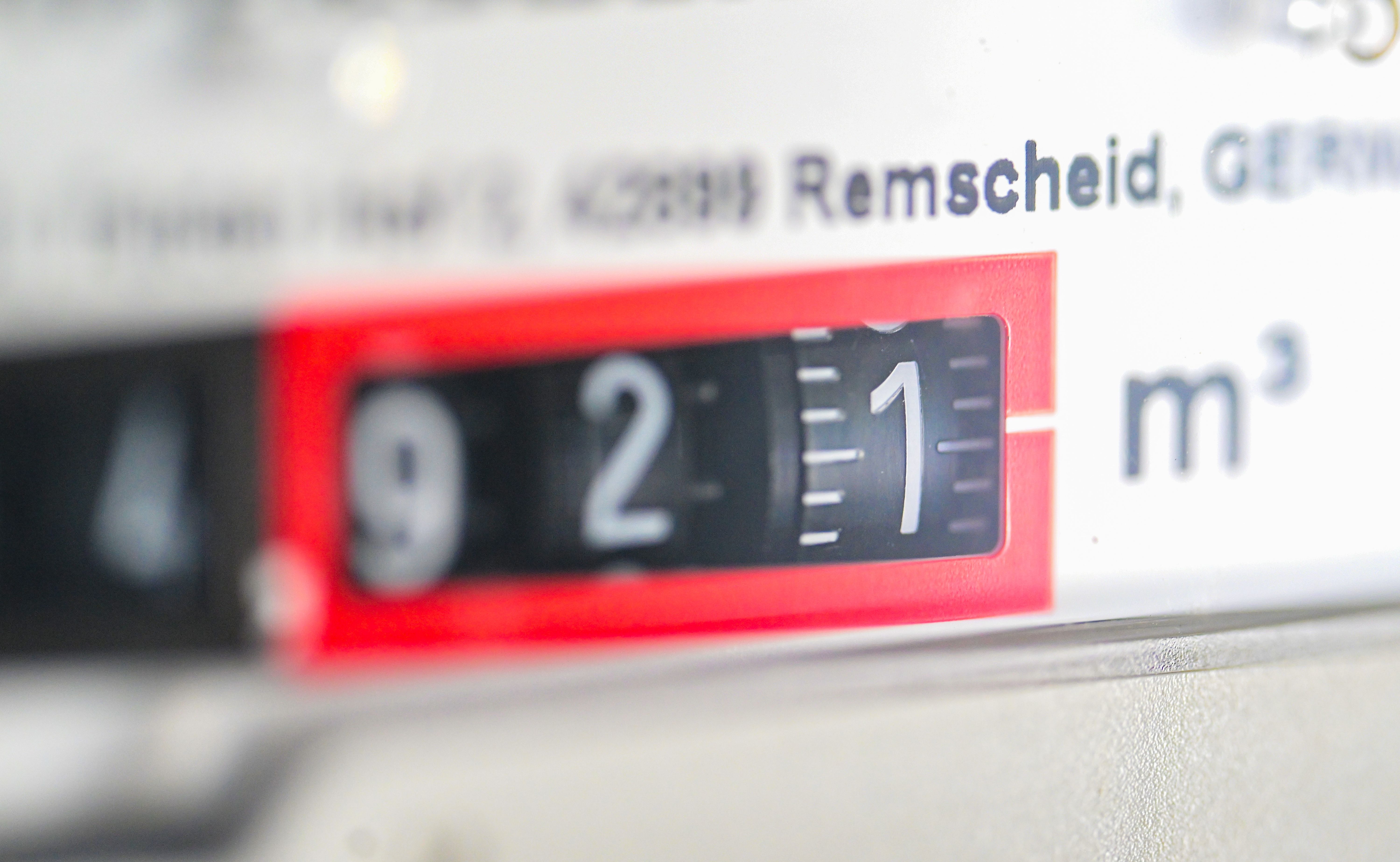 Preise für Gas und Strom stürzen ab: So können Sie jetzt 1000 Euro sparen!