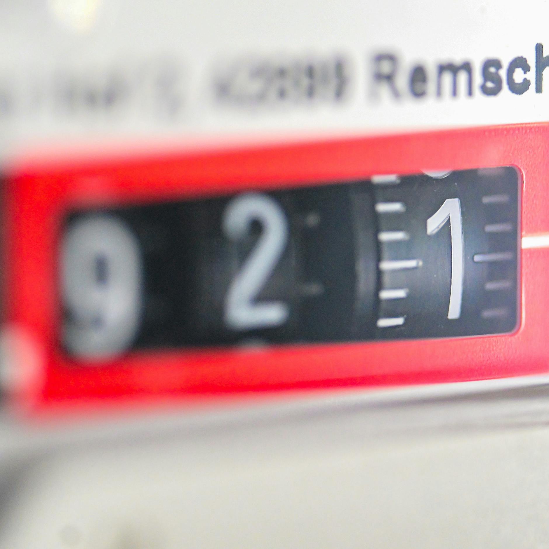 Preise für Gas und Strom stürzen ab: So können Sie jetzt 1000 Euro sparen!