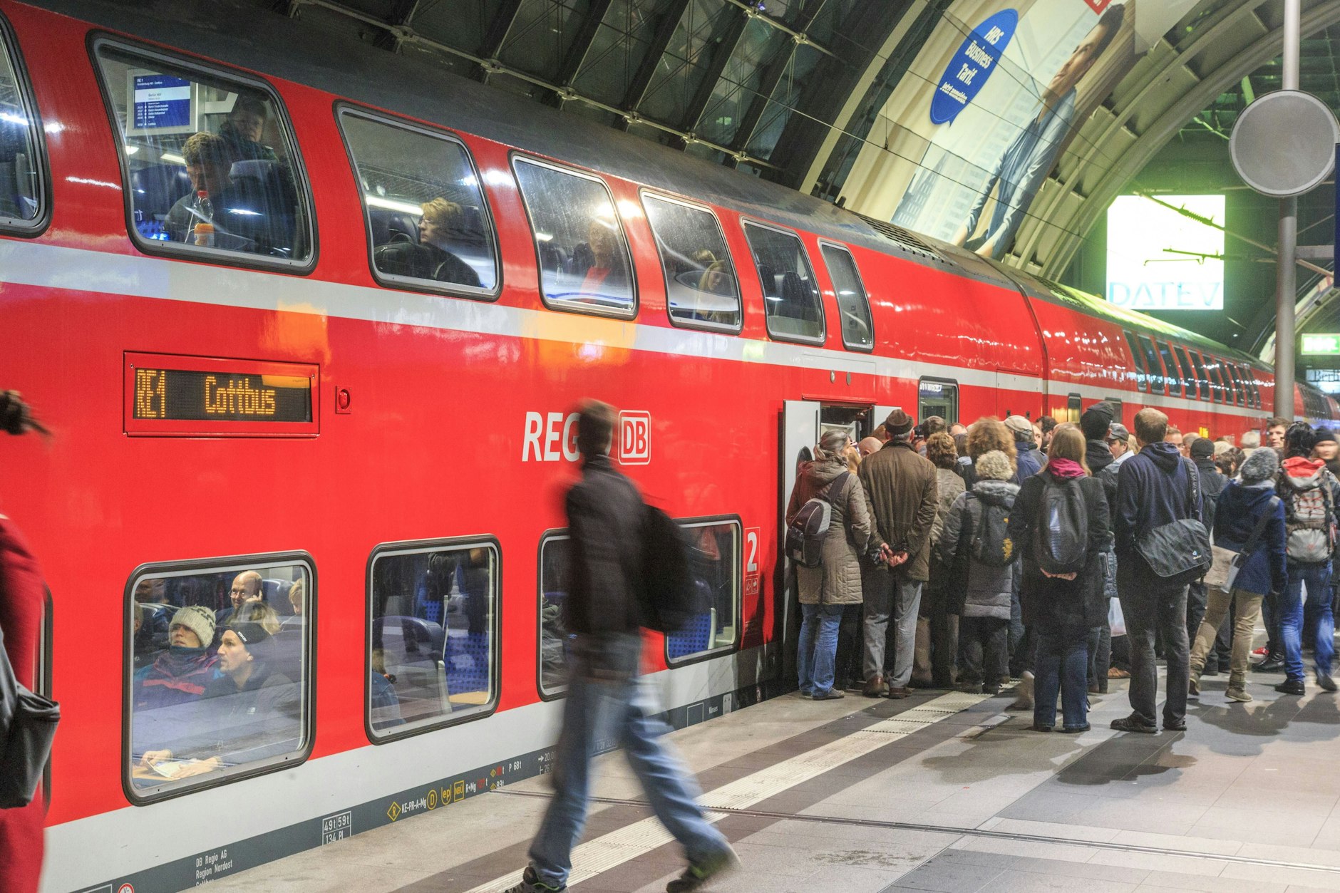 Vom Berliner Hauptbahnhof aus fahren viele Berliner täglich mit der Regionalbahn zur Arbeit.