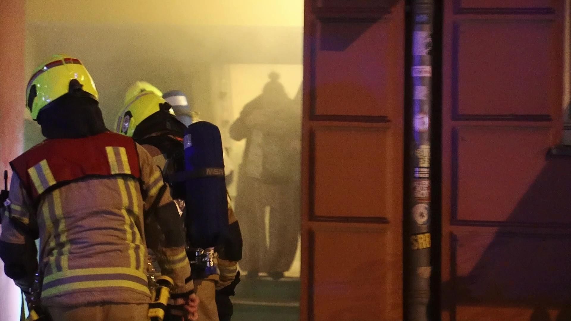 Feuer-Drama in Oberschöneweide: Hubschrauber landet auf Supermarkt-Parkplatz