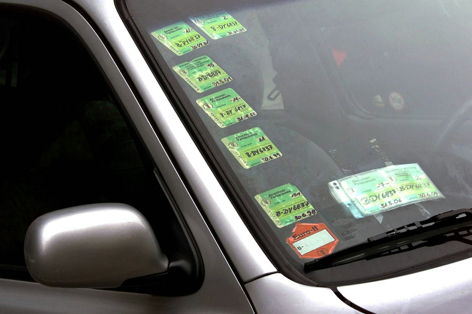 Bewohnerparkausweise in Berlin werden teurer.