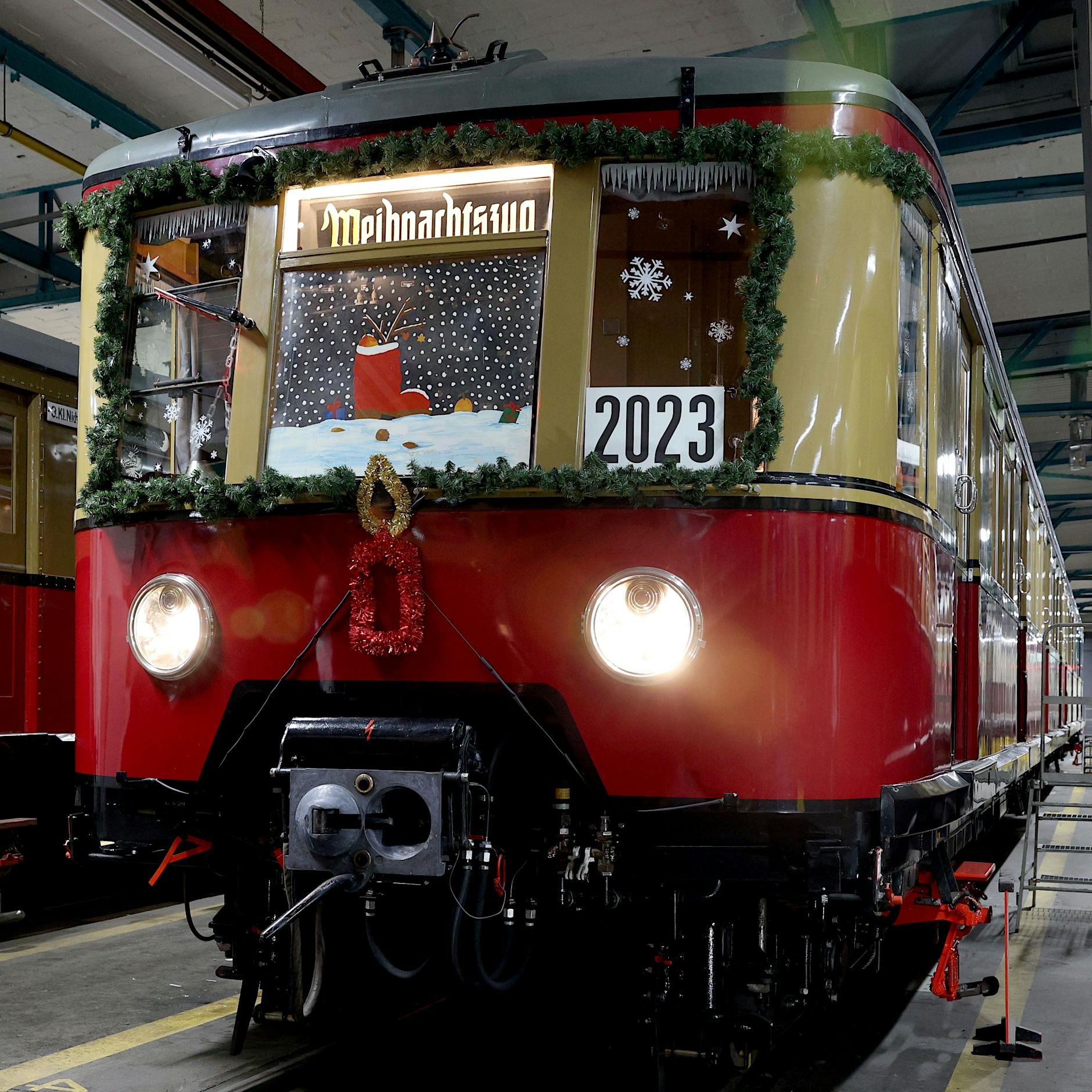 Weihnachtszug der Berliner S-Bahn geht im Advent wieder auf Tour: So beliebt ist die historische S-Bahn