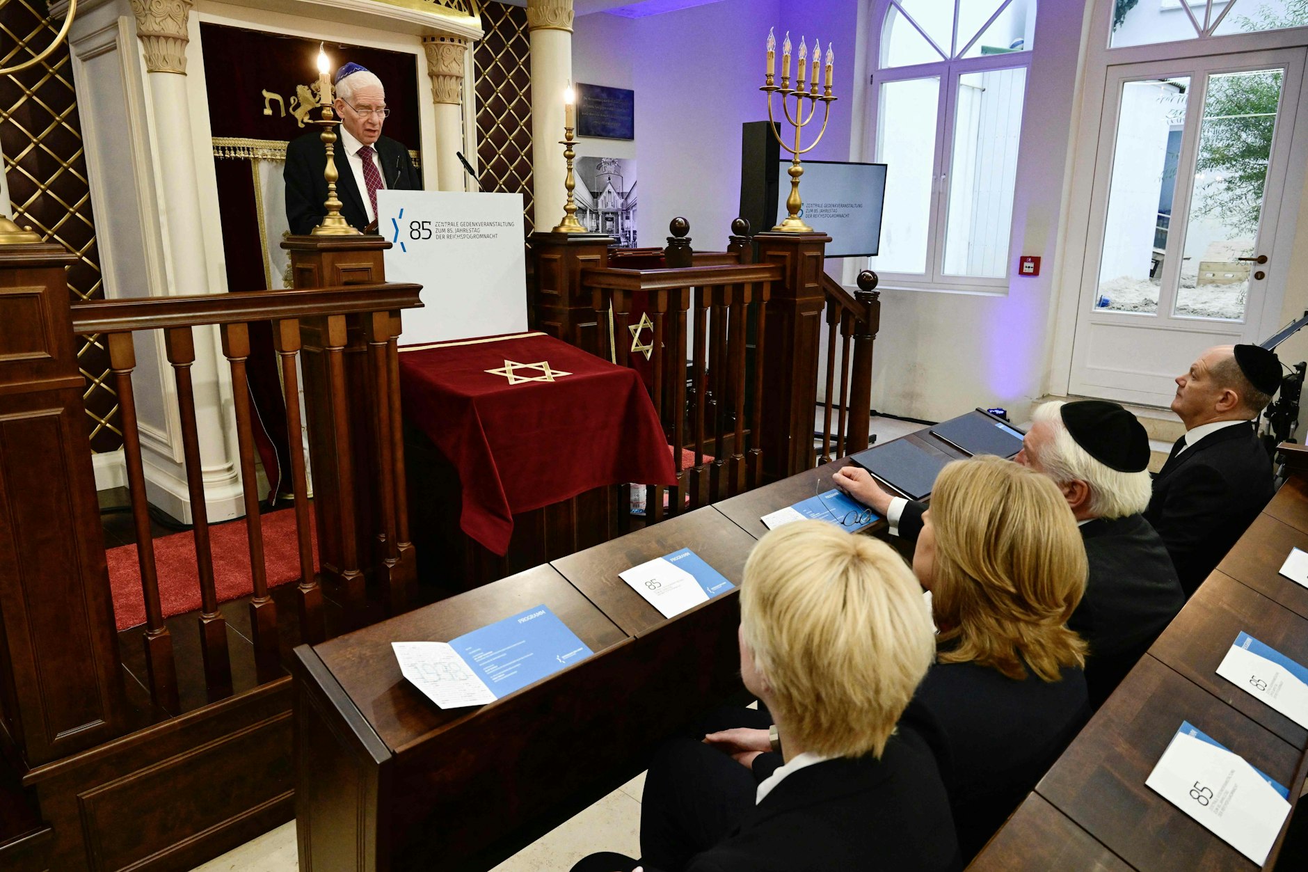 Der Präsident des Zantralrates der Juden in Deutschland, Josef Schuster, sprach unter anderem vor Frank-Walter Steinmeier und Olaf Scholz.