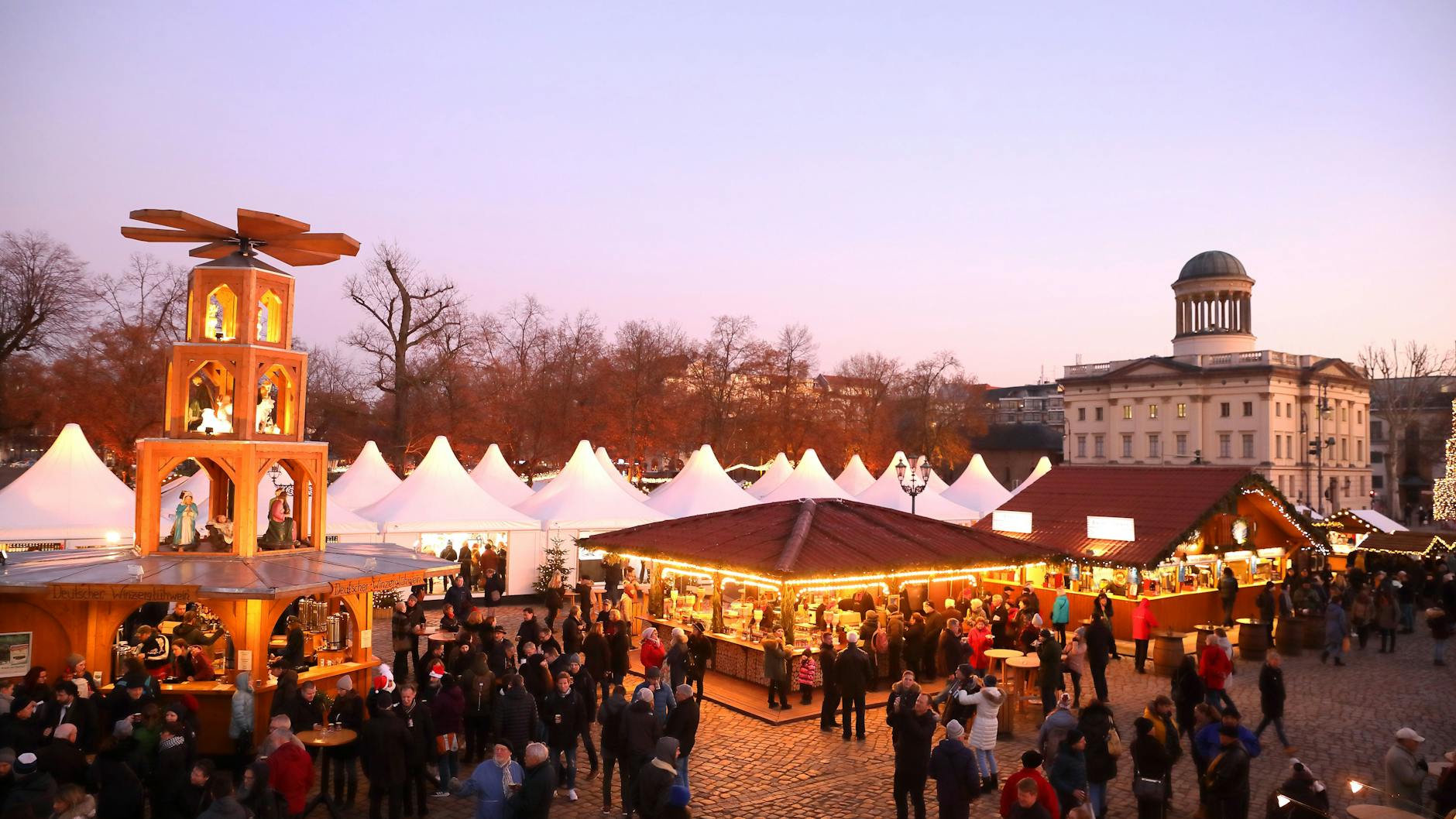 Auf dem Weihnachtsmarkt vor dem Schloss Charlottenburg wird dieses Jahr nur gemafreie Musik live gespielt.