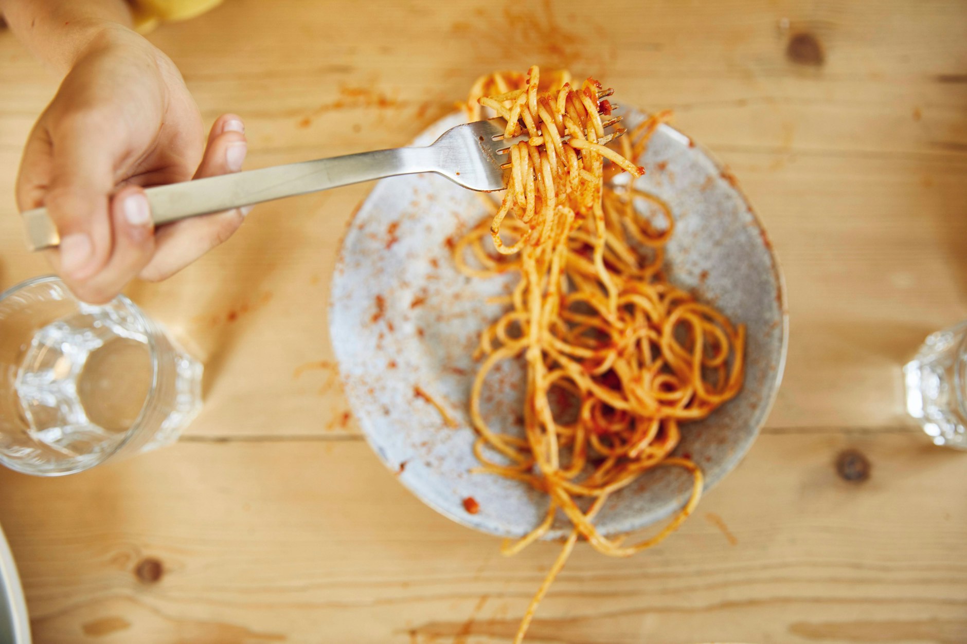 Ein belgischer Student starb, nachdem er fünf Tage alte, ungekühlte Nudelreste gegessen hatte.