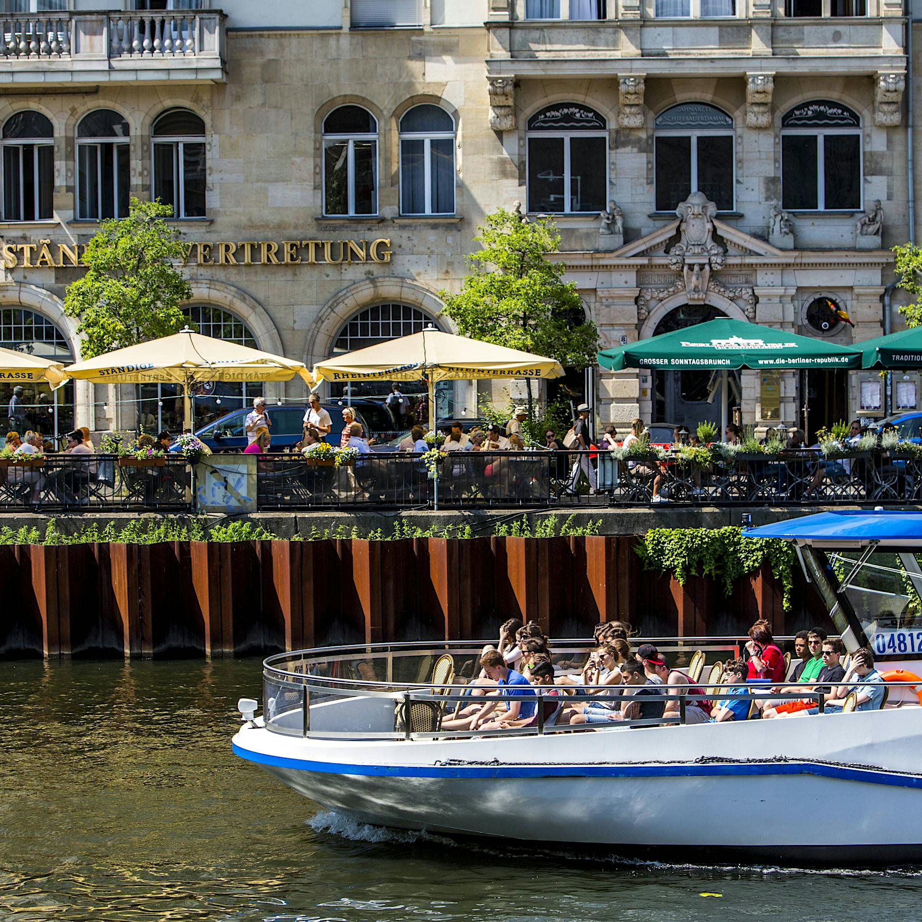Polizeigroßeinsatz in Berlin: Zeugen vermuten Ex-RAF-Terroristen Ernst-Volker Staub auf Spree-Boot