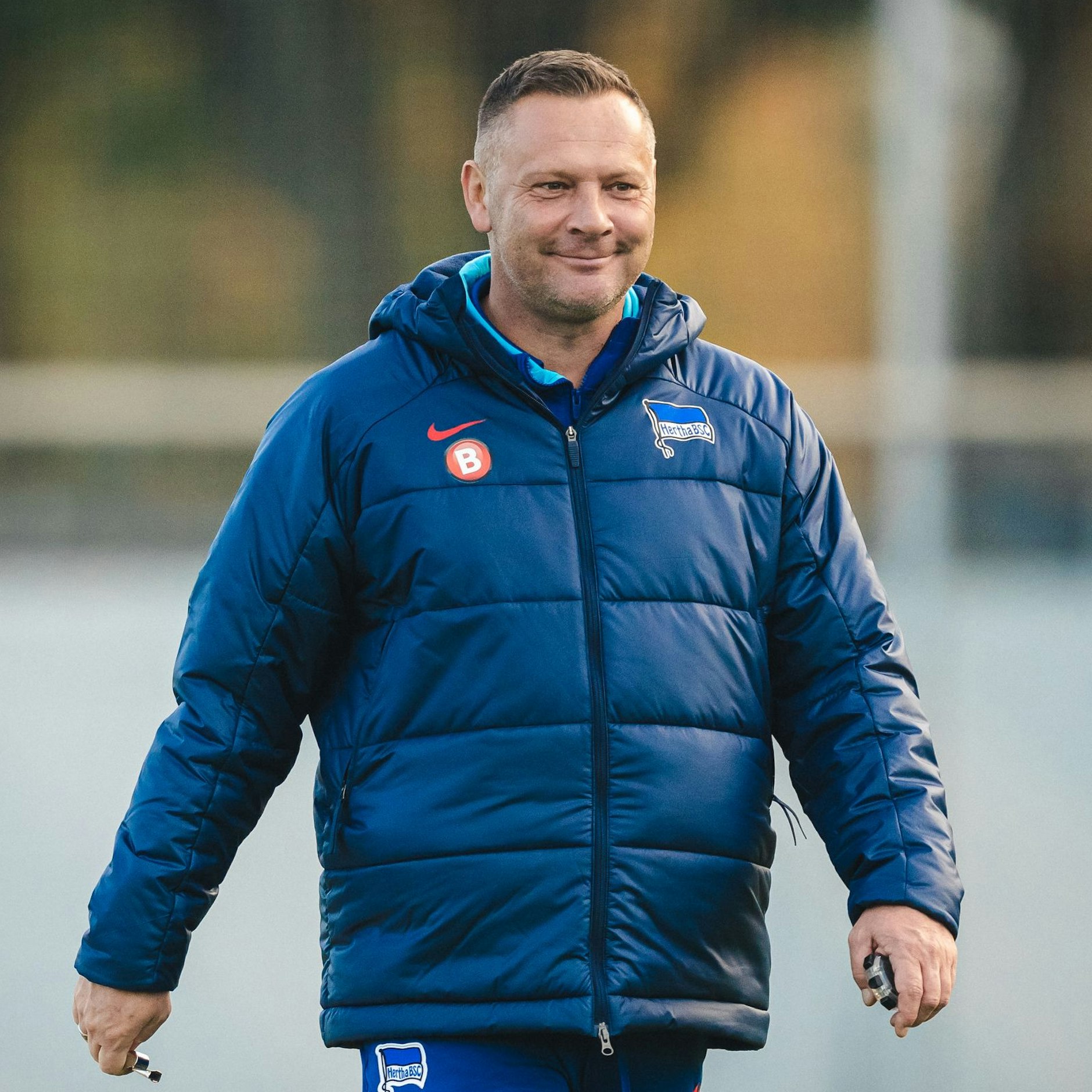 Herthas Trainer Pal Dardai freut sich schon auf den Festtag mit Karlsruhes Fans, sagt aber auch: „Auf dem Rasen gibt es kein Freundschaftsspiel.“