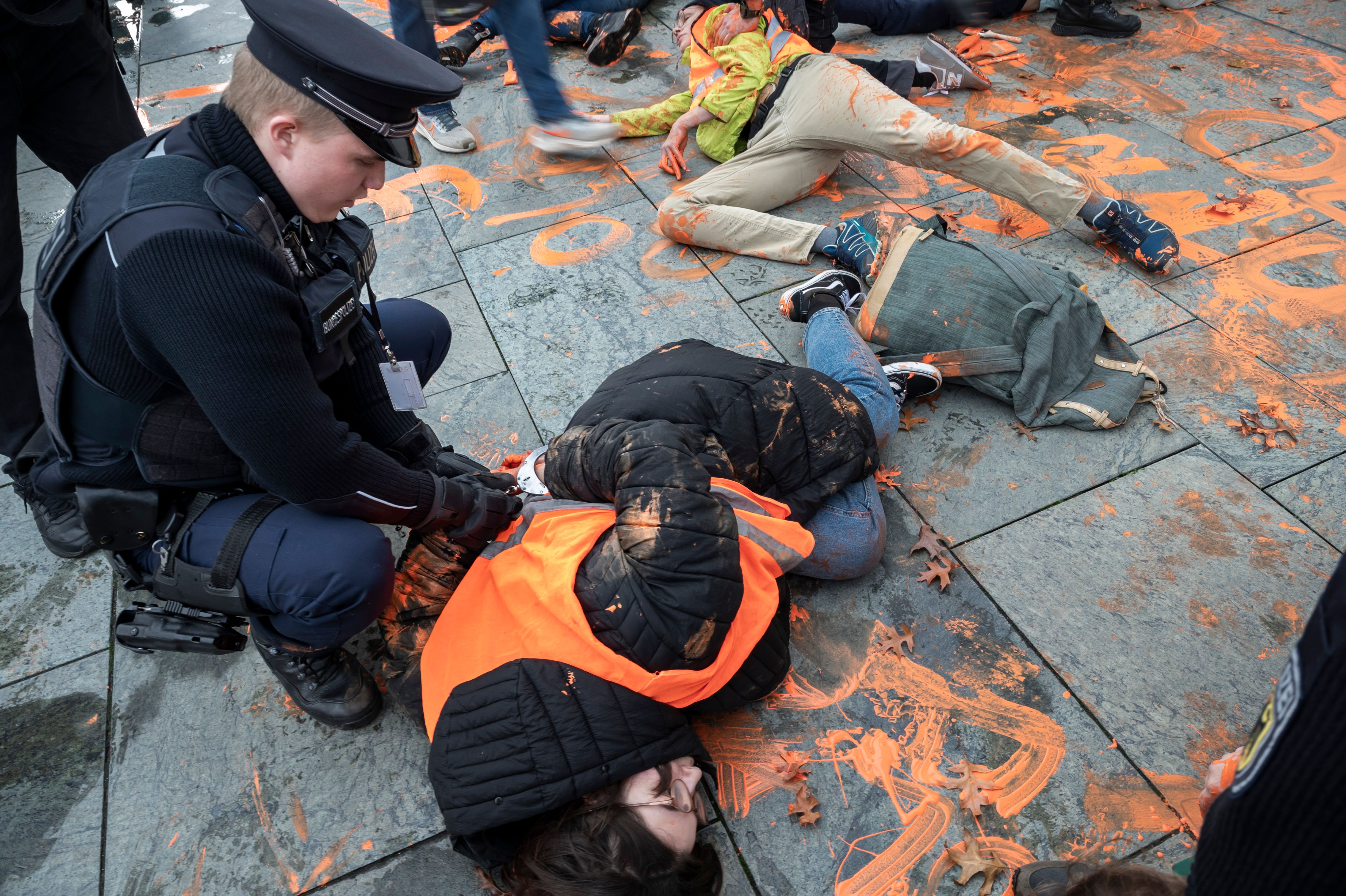 Live-Ticker: Hier blockieren die Klimakleber JETZT Berlins Straßen