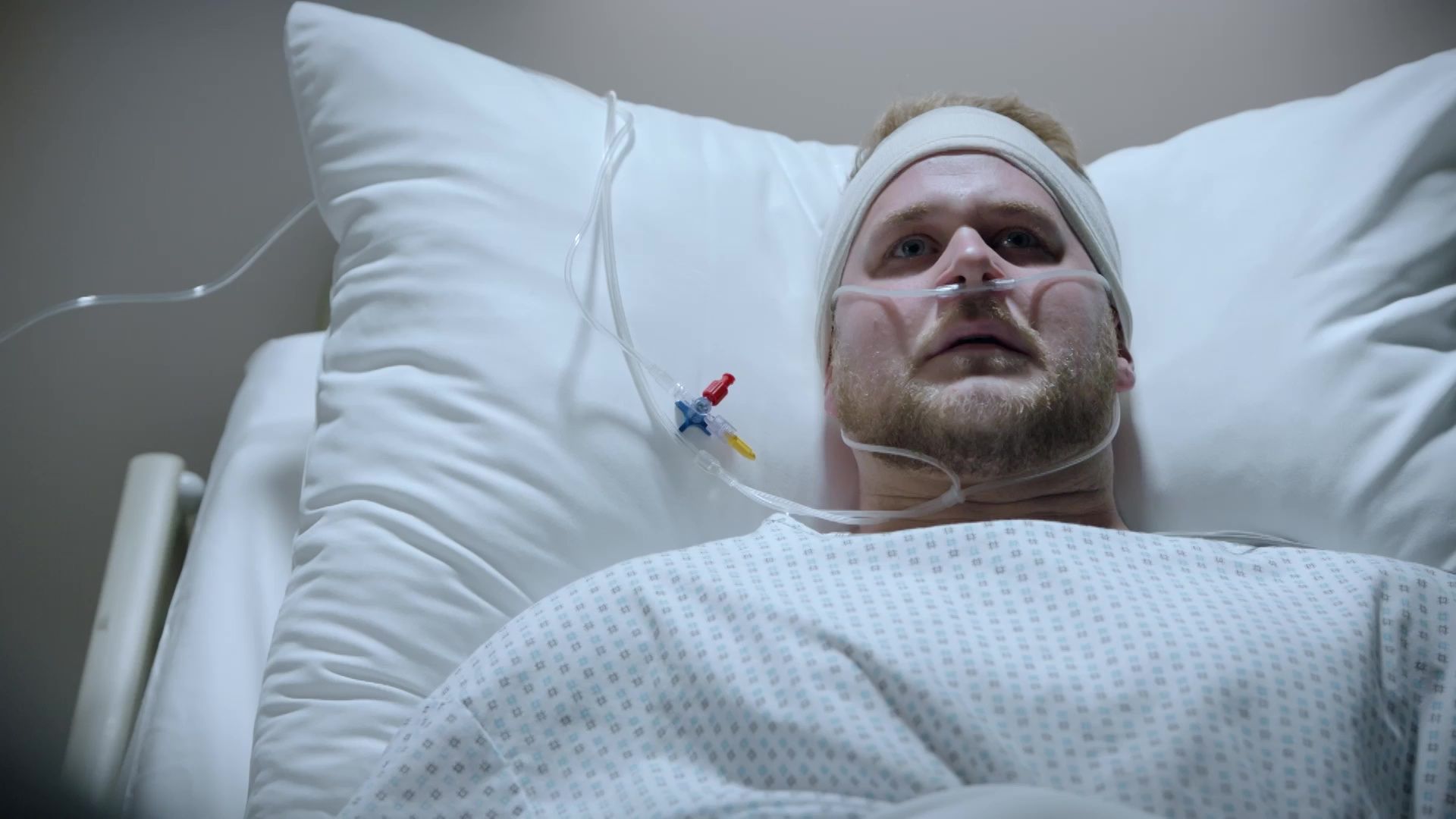 Schock bei GZSZ: Querschnittslähmung! Jonas wird nie wieder laufen können