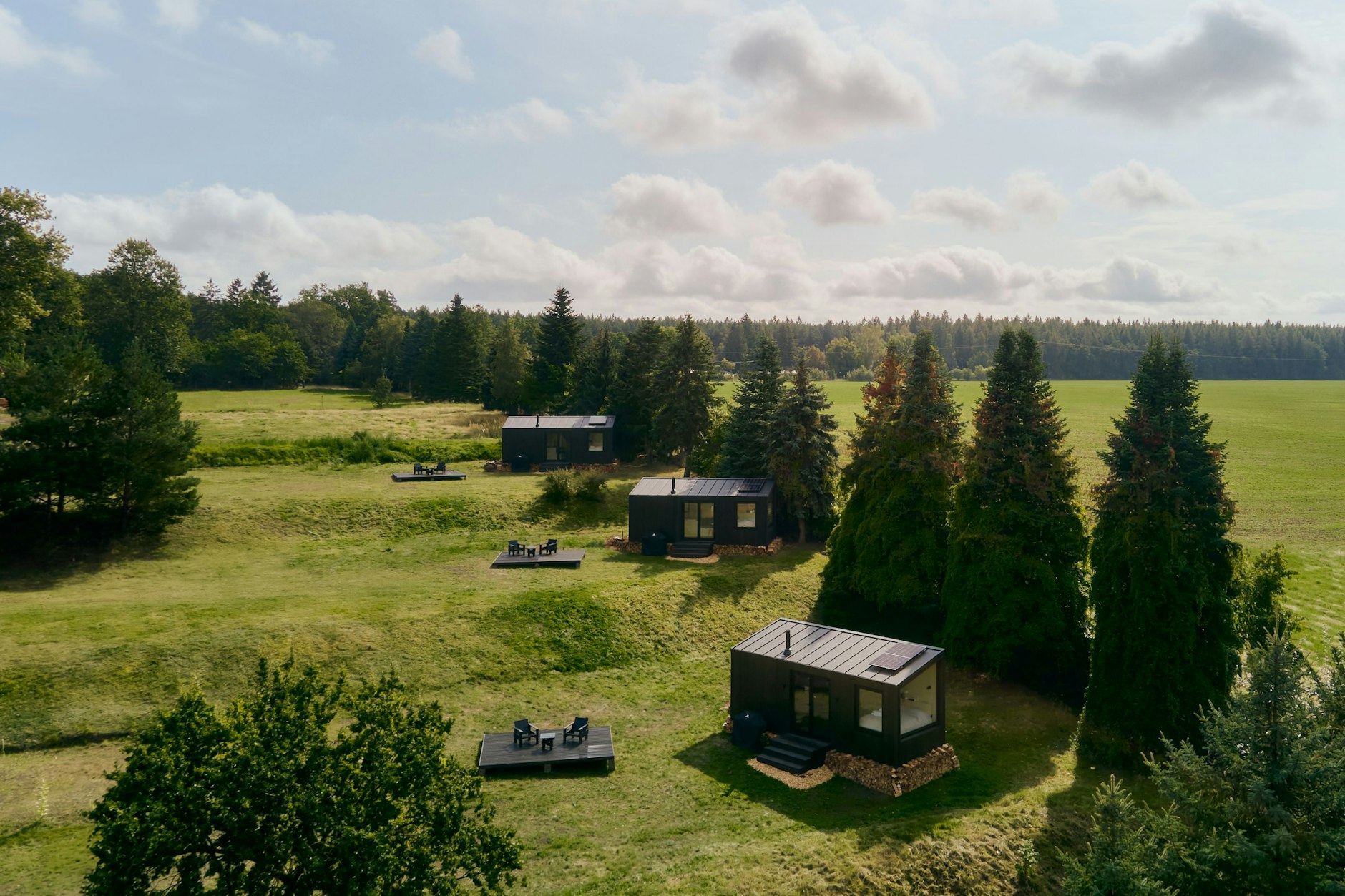 Gemeinsam einsam: Die „Lodge am See“&nbsp; ist eine Art Tiny-House-Siedlung in der Prignitz.