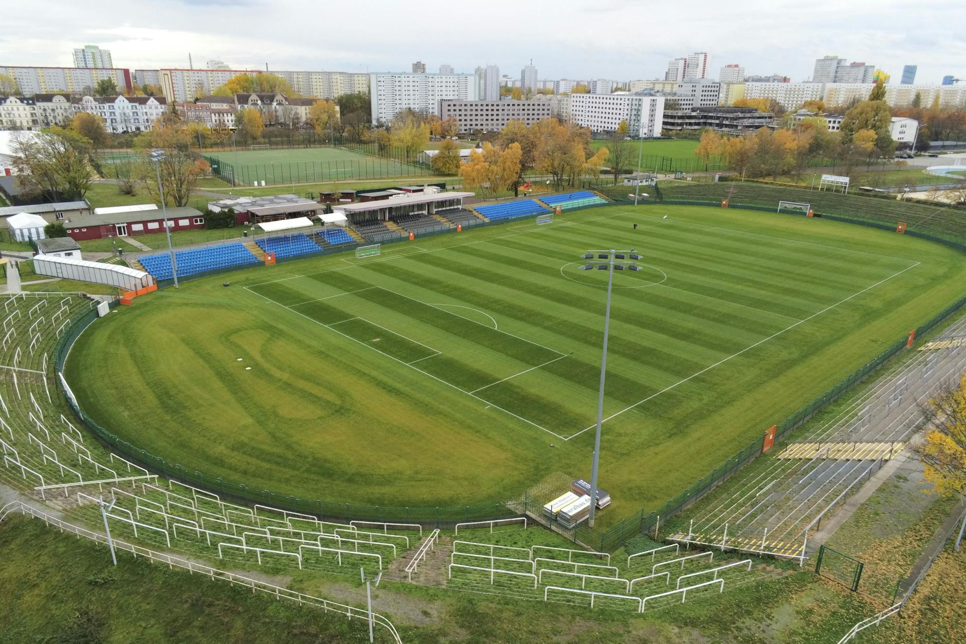 Das Stadion im Sportforum, Heimstätte von Regionalligist BFC Dynamo, muss fit gemacht werden für die Zukunft. Kai Wegner wird am Sonntag beim Regionalliga-Spiel gegen Hansa Rostock II vor Ort sein.