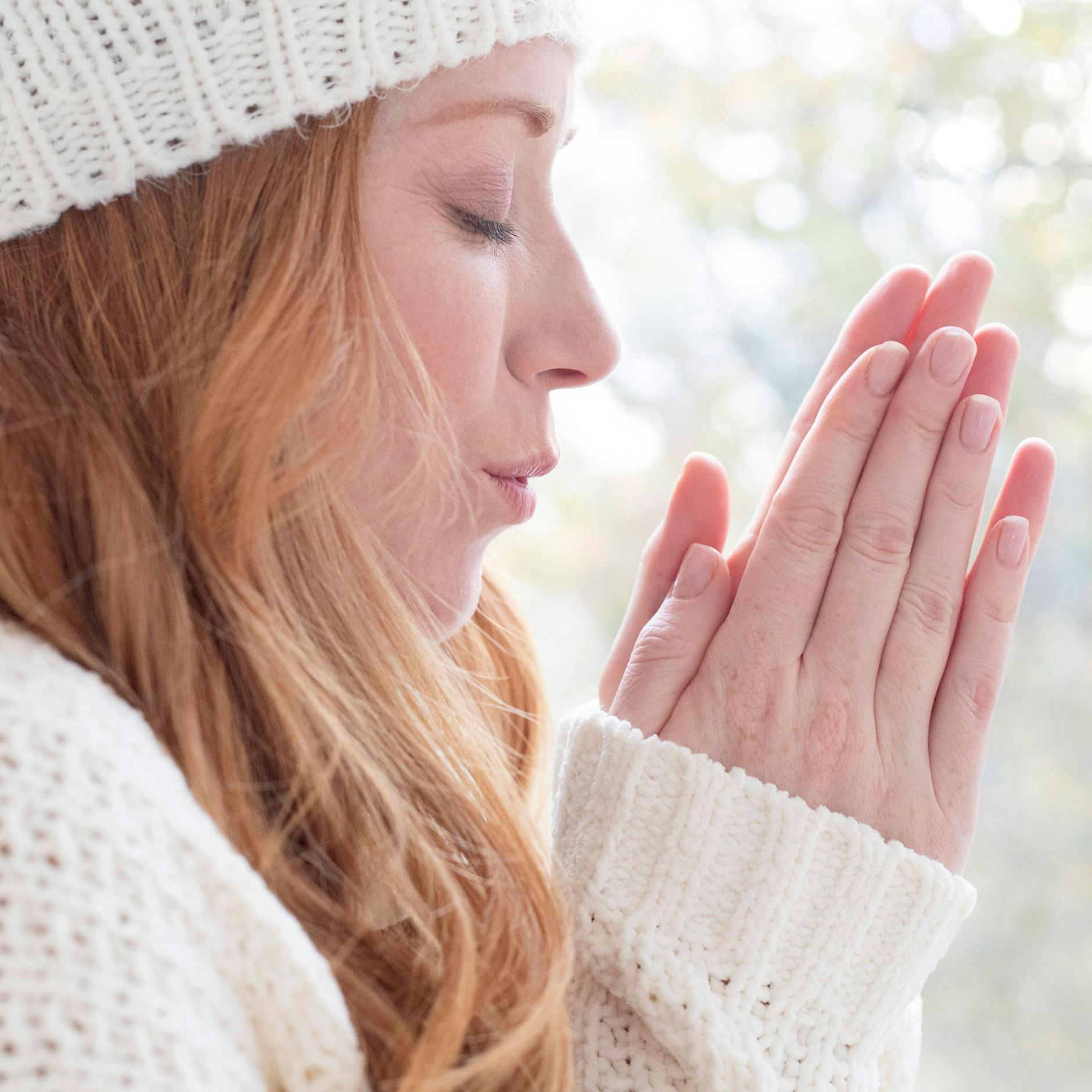 Kalte Hände? DARAN liegt's – und DAS können Sie dagegen tun