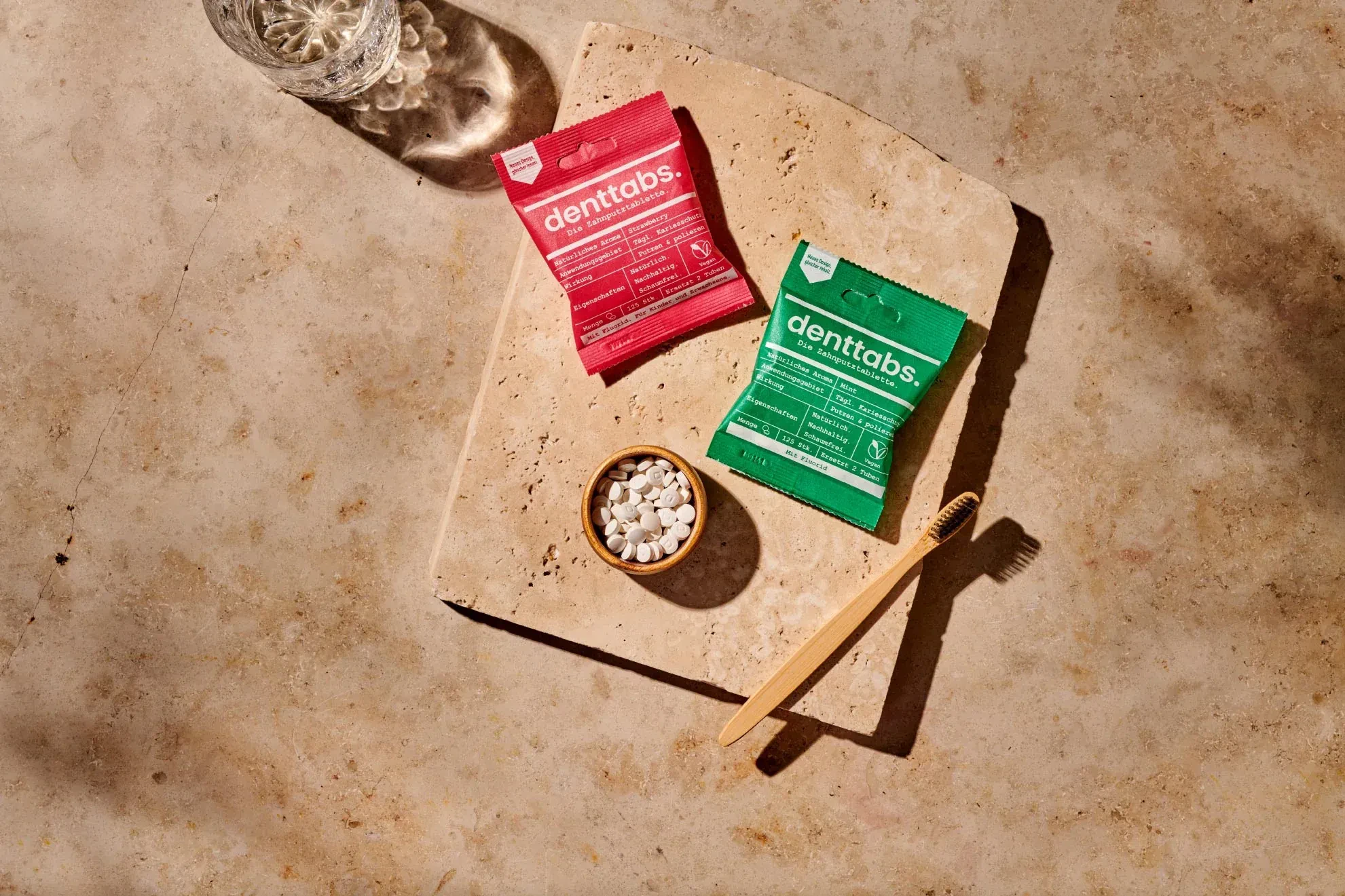 Die Verpackungen von Denttabs und anderen Herstellen sind recyclebar oder können in den Kompost gegeben werden.