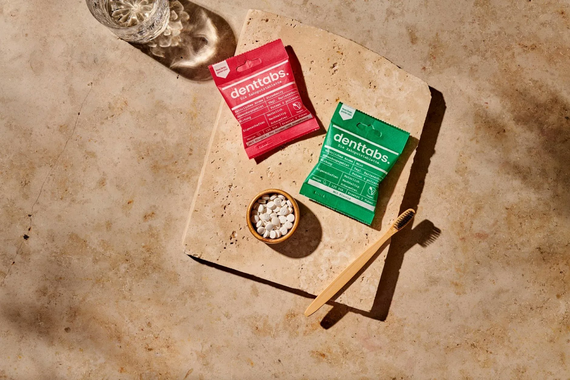 Die Verpackungen von Denttabs und anderen Herstellen sind recyclebar oder können in den Kompost gegeben werden.