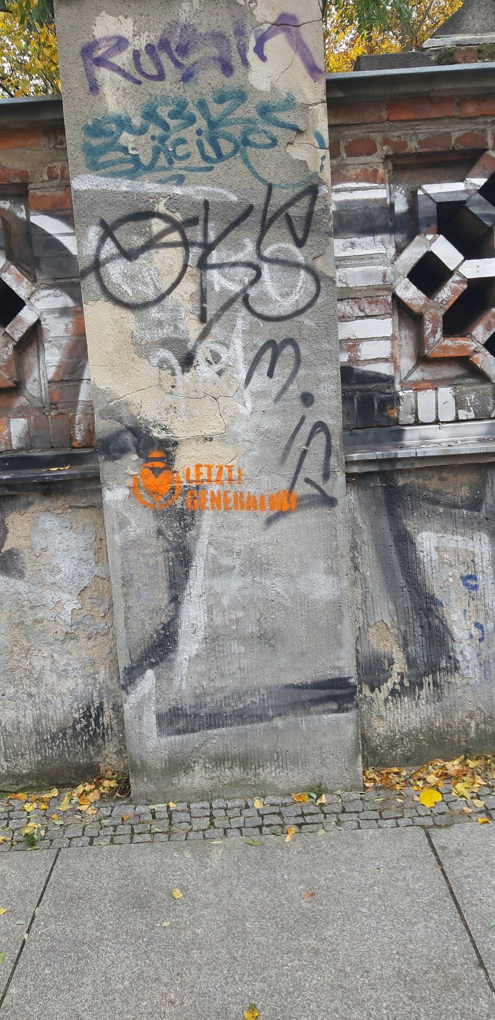 Logo an Mauer: Haben Klimakleber jüdischen Friedhof beschmiert?