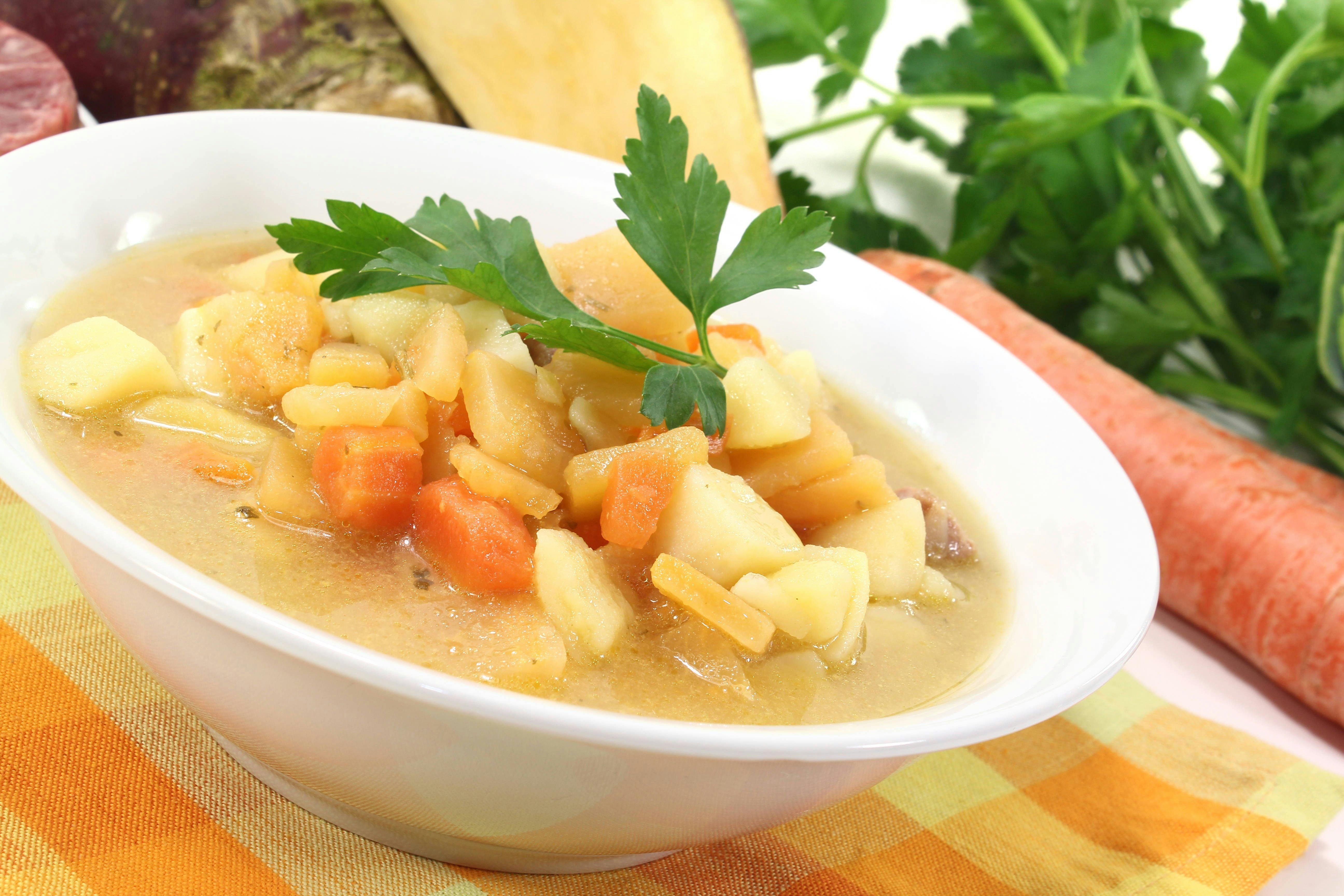 Steckrübensuppe wie damals bei Oma: So lecker an kalten Tagen!