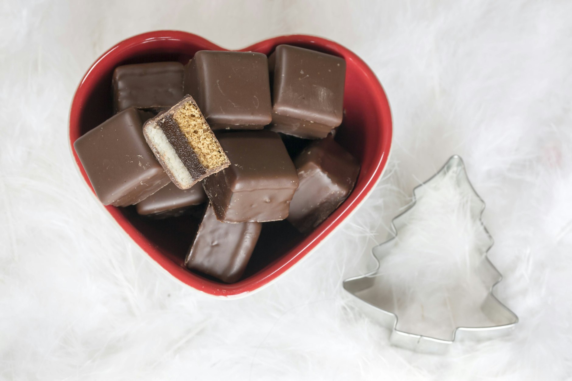 Das Rezept für Dominosteine mit ihren leckeren drei Schichten ist einfach genial.