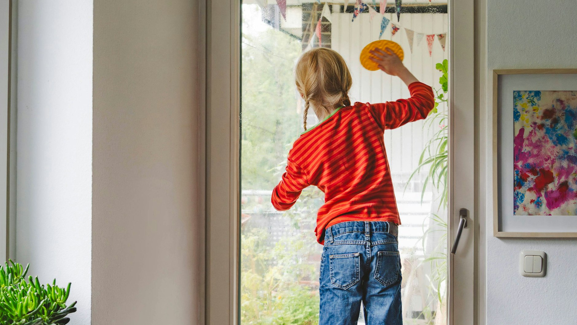 Kinder sind laut Bürgerlichem Gesetzbuch (BGB) verpflichtet, im Haushalt zu helfen.