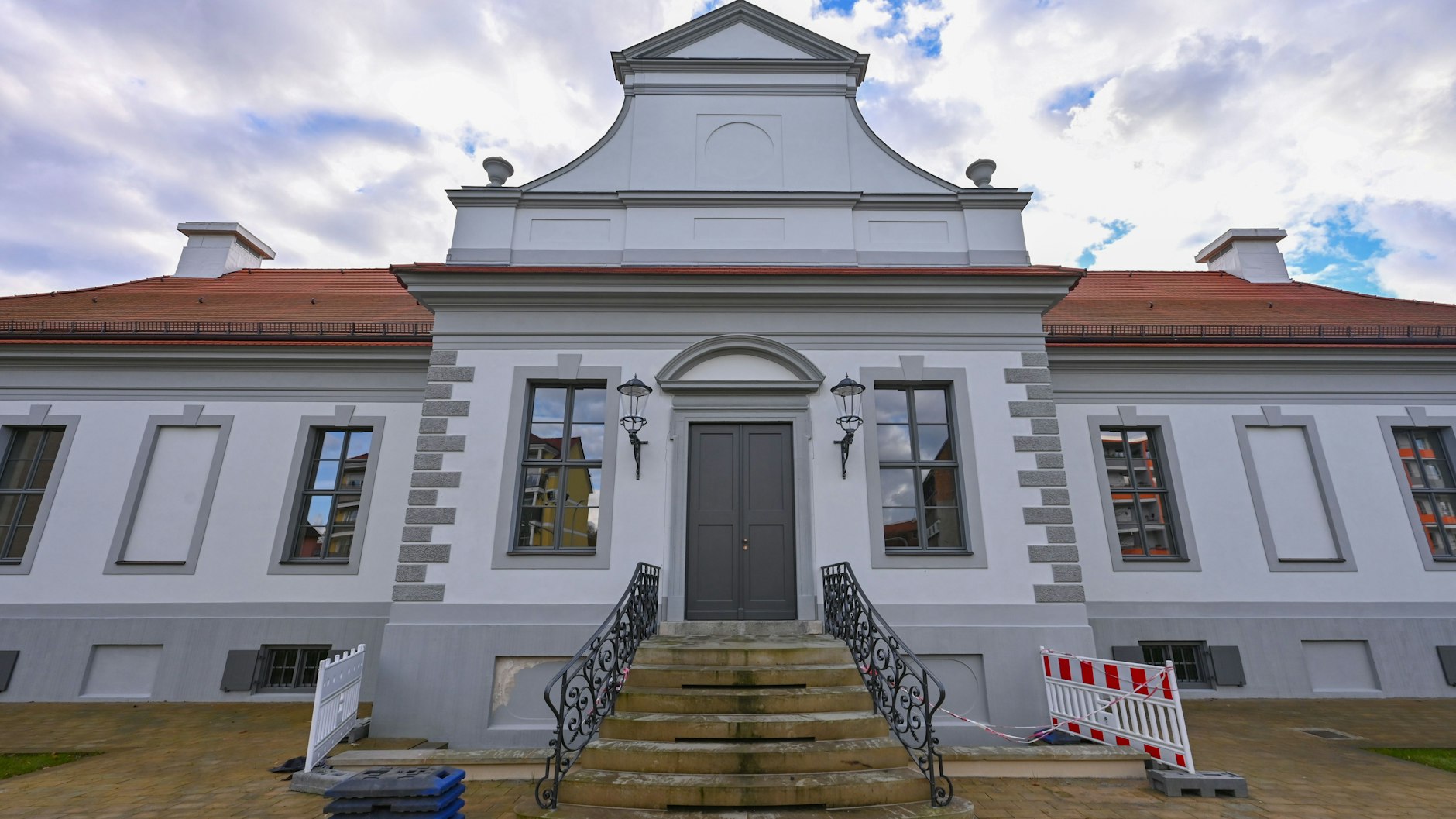 Ein paar Absperrungen stehen noch: In das barocke Jagdschloss von Fürstenwalde flossen neun Millionen Euro.