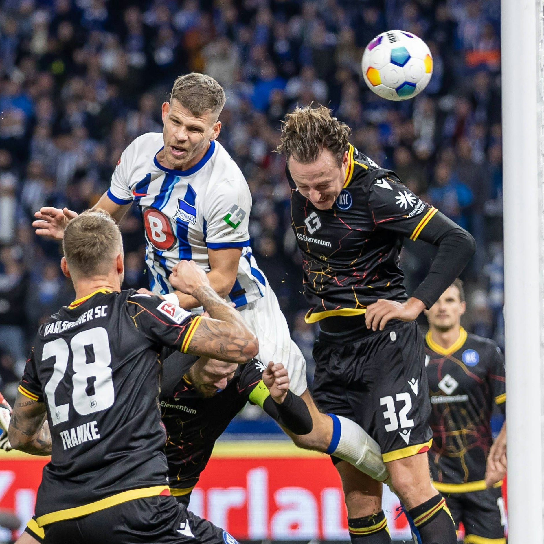 Florian Niederlechner köpfte mit aller Wucht das 2:1 für Hertha BSC gegen Karlsruhe.