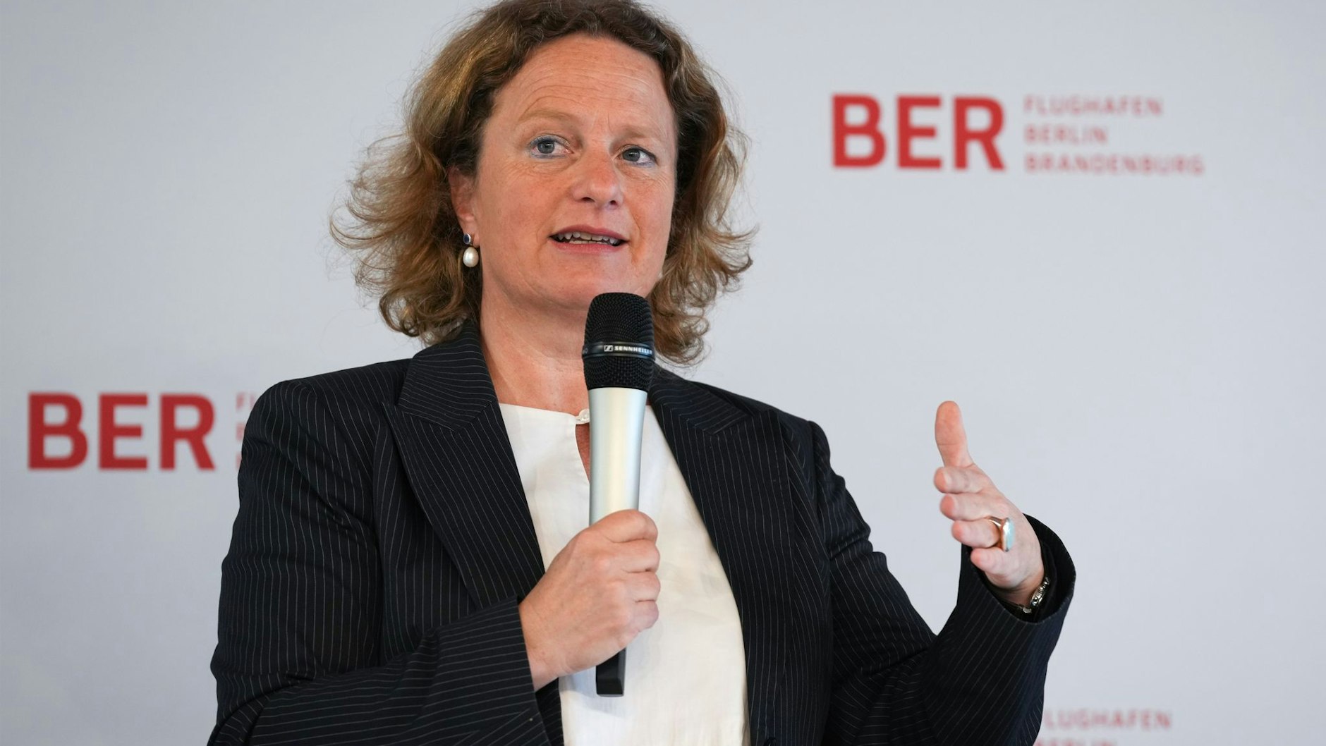 BER-Chefin Aletta von Massenbach verdiente 2022 518.000 Euro.