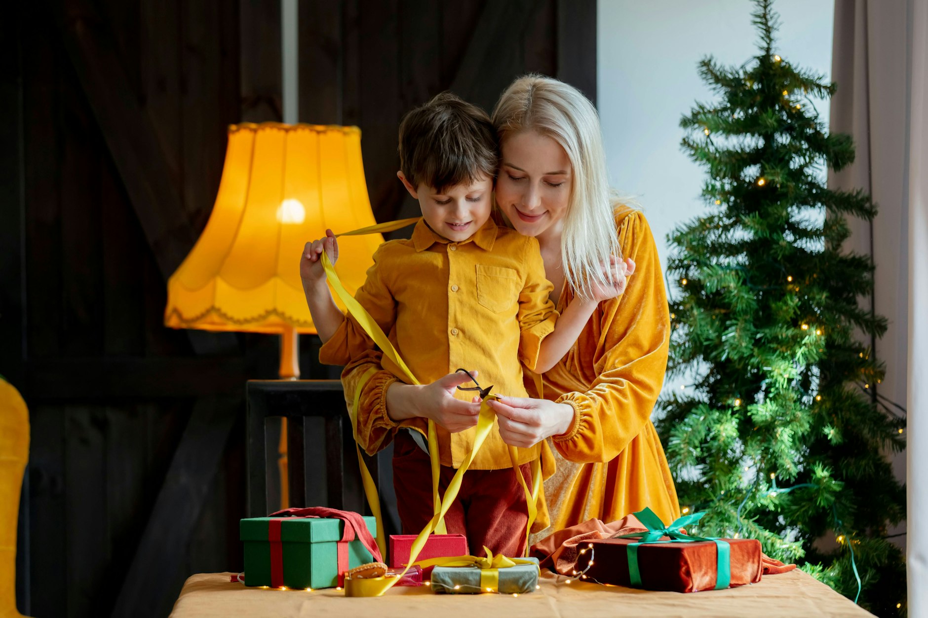 Vor allem Kinder freuen sich wegen der Geschenke auf Weihnachten – aber was, wenn das Budget nicht reicht?