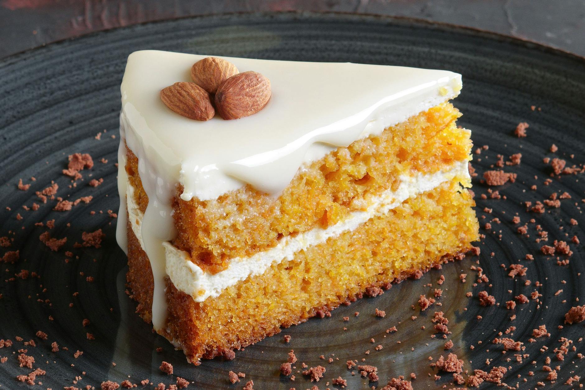 Dieser Carrot Cake - manche würden ihn Karottenkuchen oder Rübli-Kuchen nennen - lässt bereits vorweihnachtliche Gefühle aufkommen.