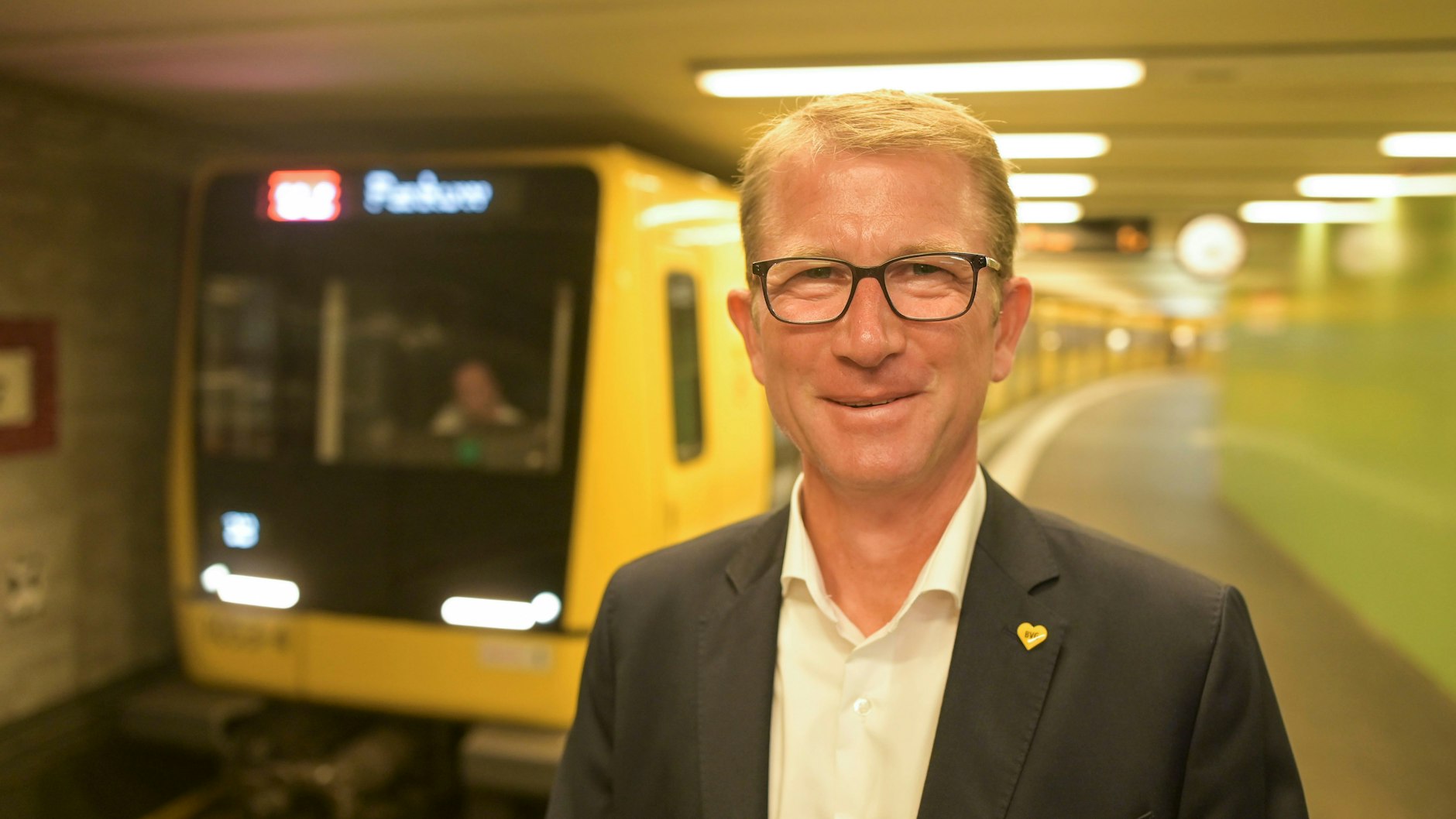 Rolf Erfurt (BVG-Betriebsvorstand) macht zehnmal mehr als seine U-Bahn-Fahrer.