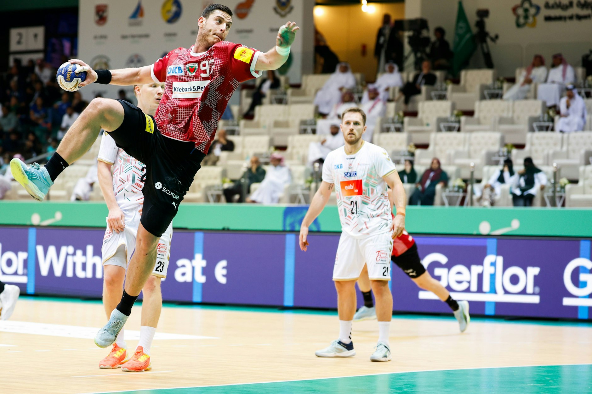 Fuchs Mijajlo Marsenic holt gewaltig zum Wurf aus. Trotzdem reichte es im Finale gegen Magdeburg nicht zum Titel.