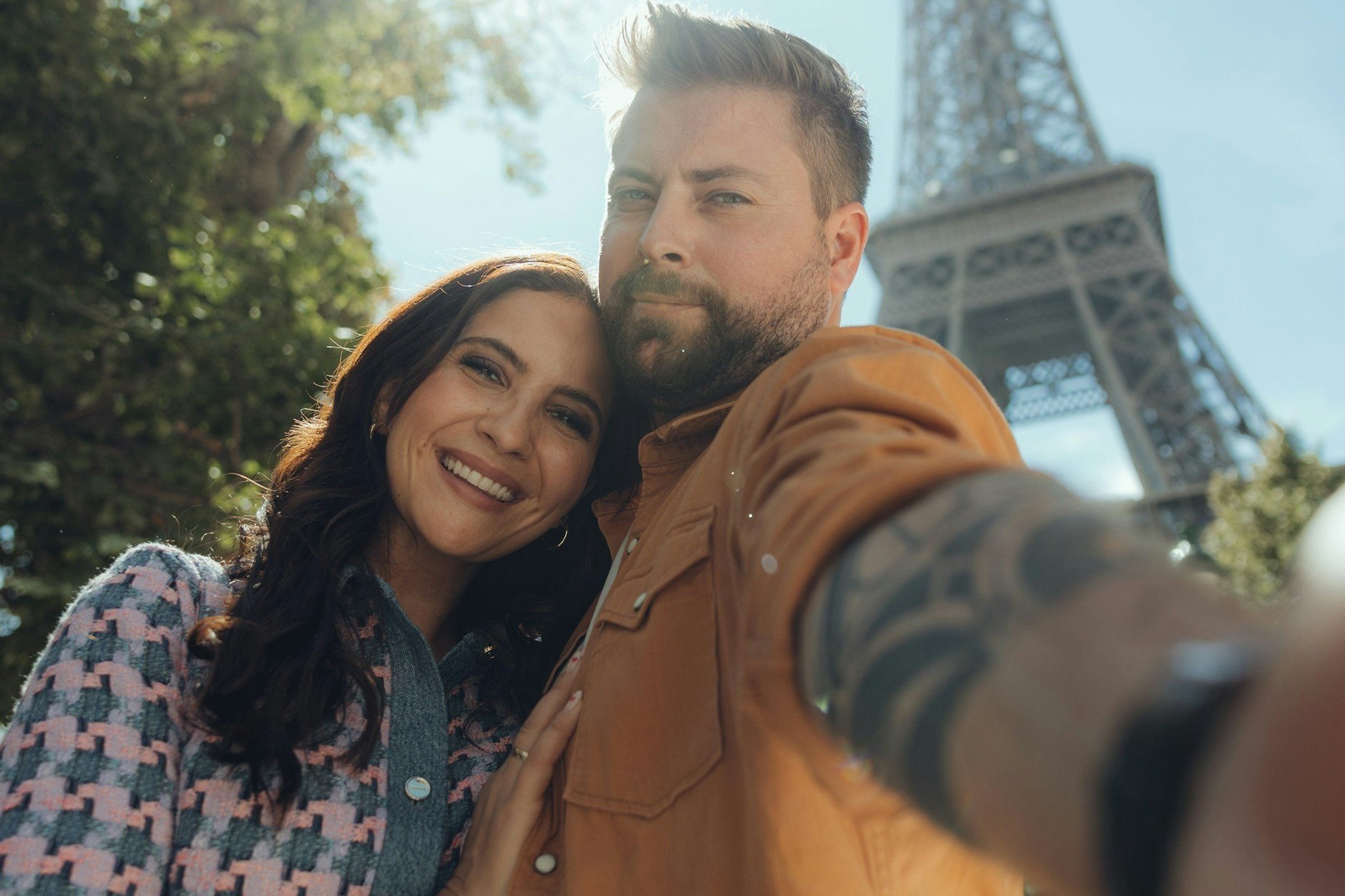 Chryssanthi Kavazi und Felix von Jascheroff haben in ihren Rollen als Laura und John das GZSZ-Spezial in Paris gedreht.