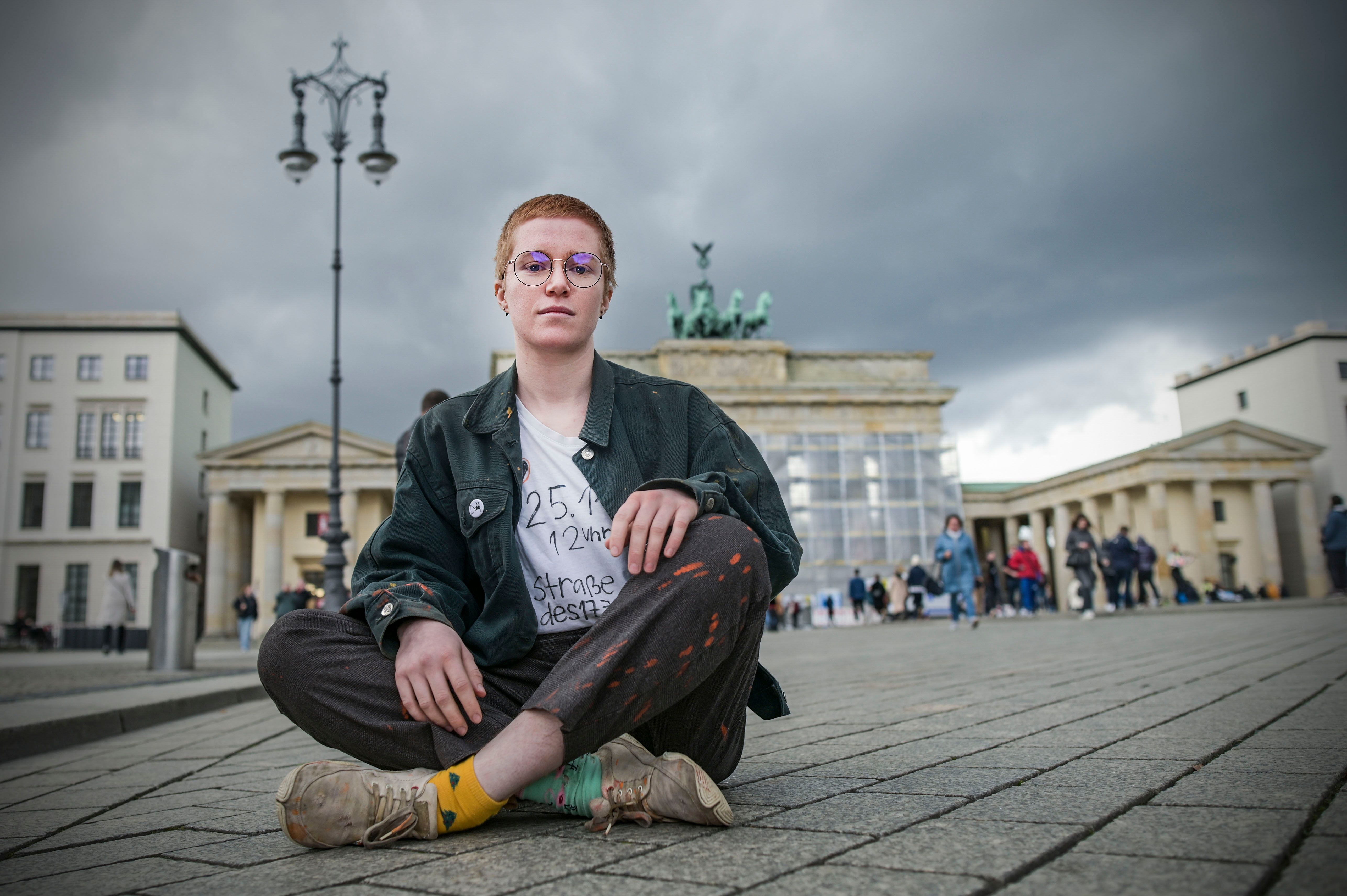 Letzte Generation – Aktivistin Regina Stephan: Brandenburger Tor "doch nur ein Stück Sandstein"