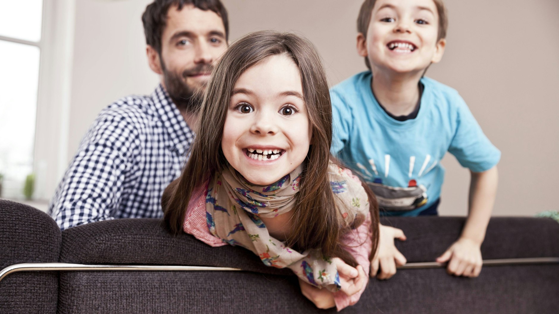 Eltern sollten ihren Kindern dabei helfen, ein positives Verhältnis zu Zahnärzten aufzubauen.
