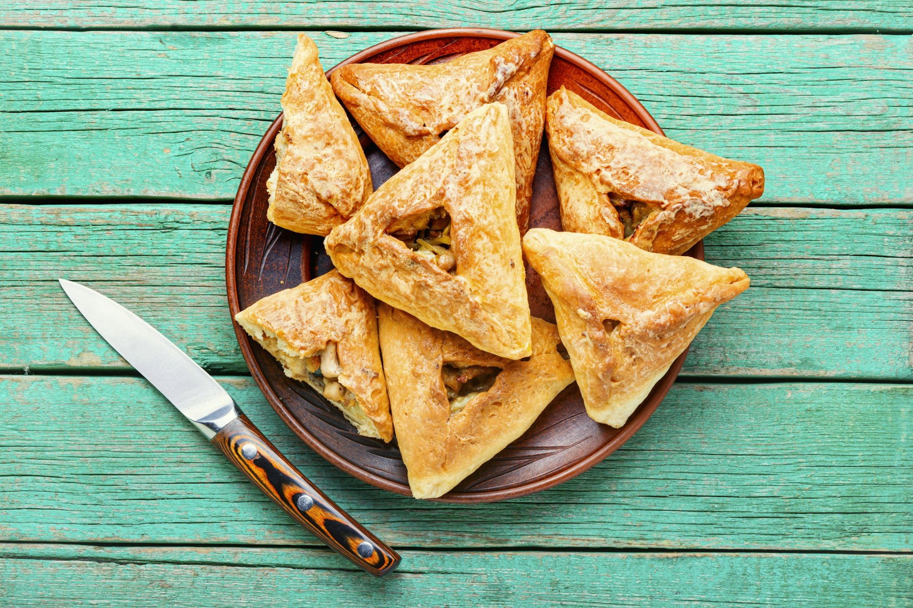 Das Rezept für Blätterteig-Pasteten mit Hackfleisch ist einfach genial.